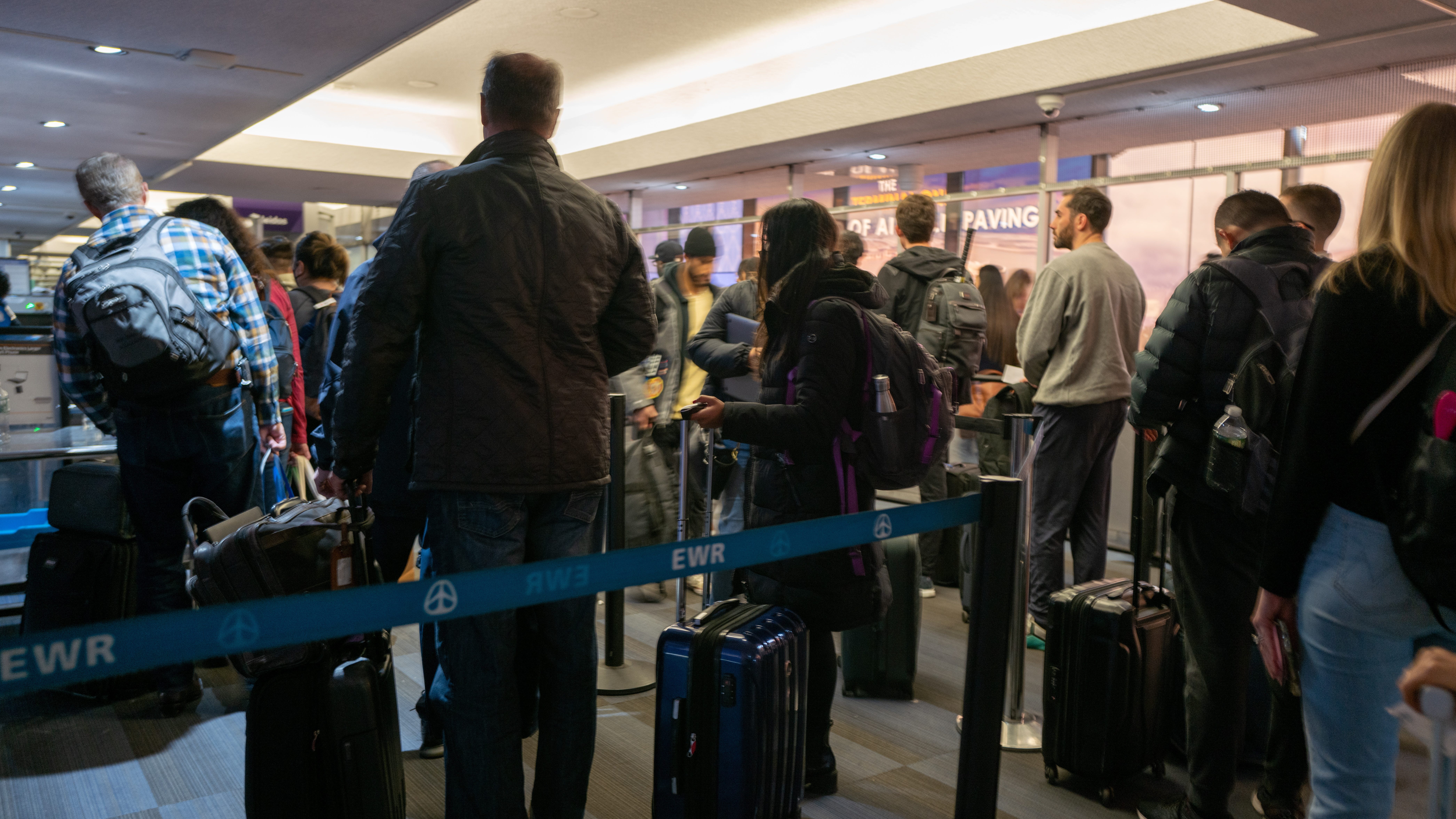 Man caught with guns, fake US Marshals ID at Newark Airport charged