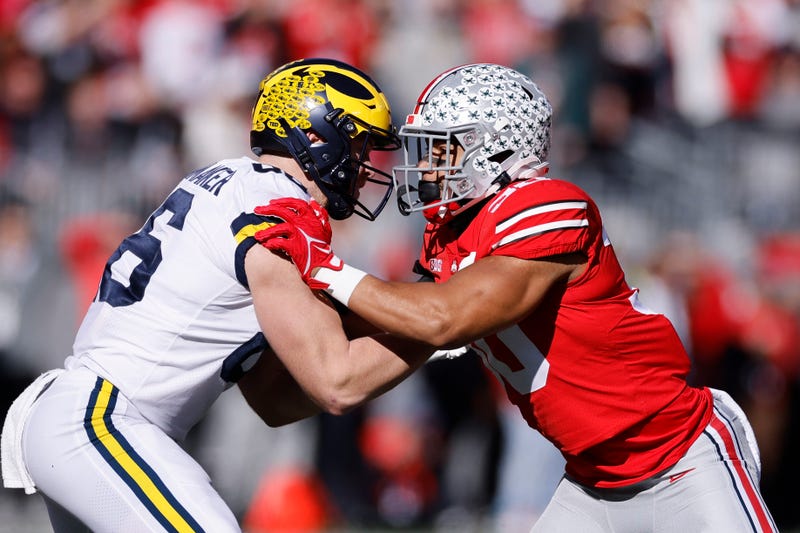 Ohio State Buckeyes linebacker Cody Simon rushes against Michigan Wolverines tight end Luke Schoonmaker