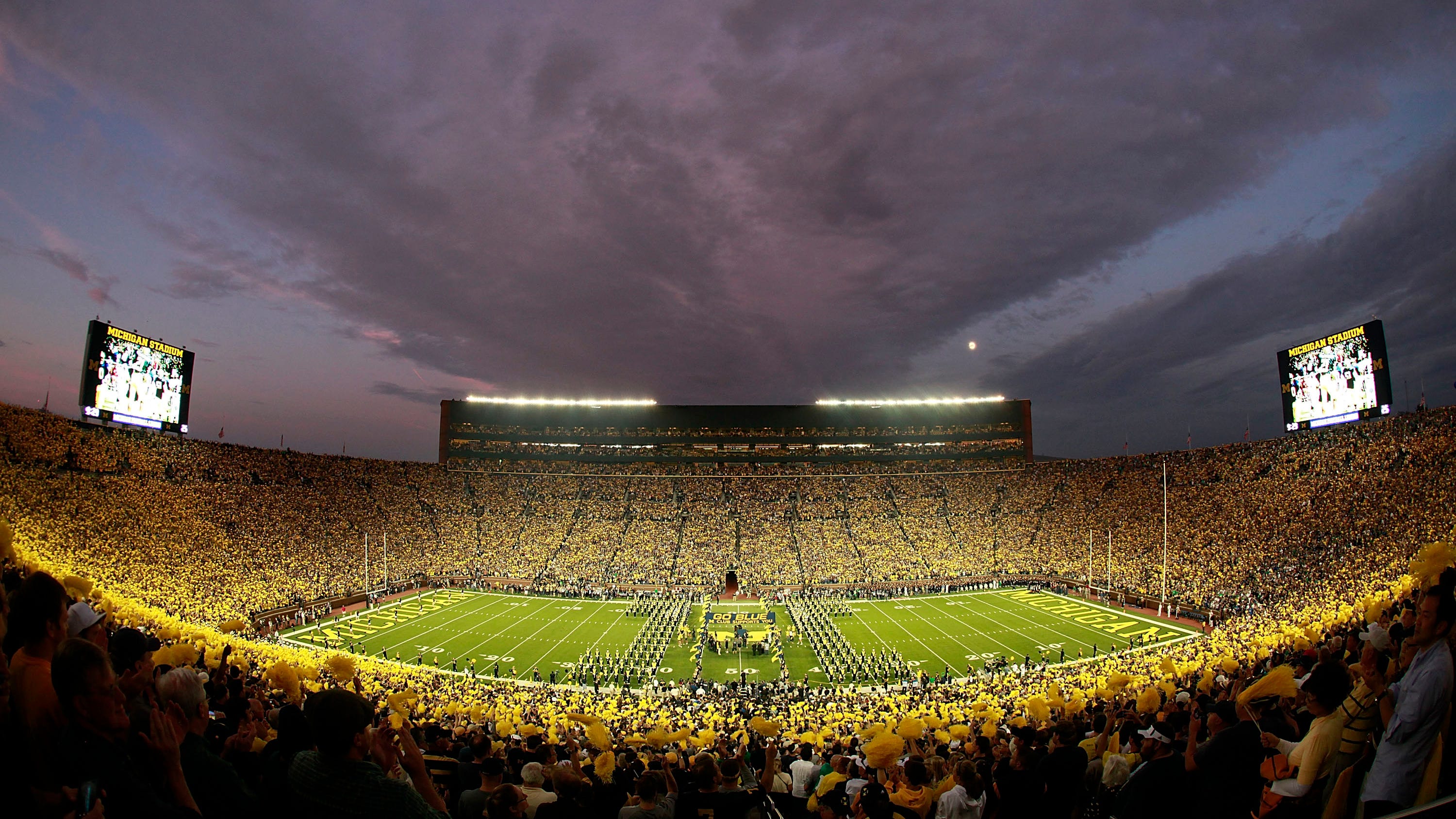 Big day for booze in Michigan: Whitmer signs law allowing alcohol at college stadiums, makes cocktails to-go permanent