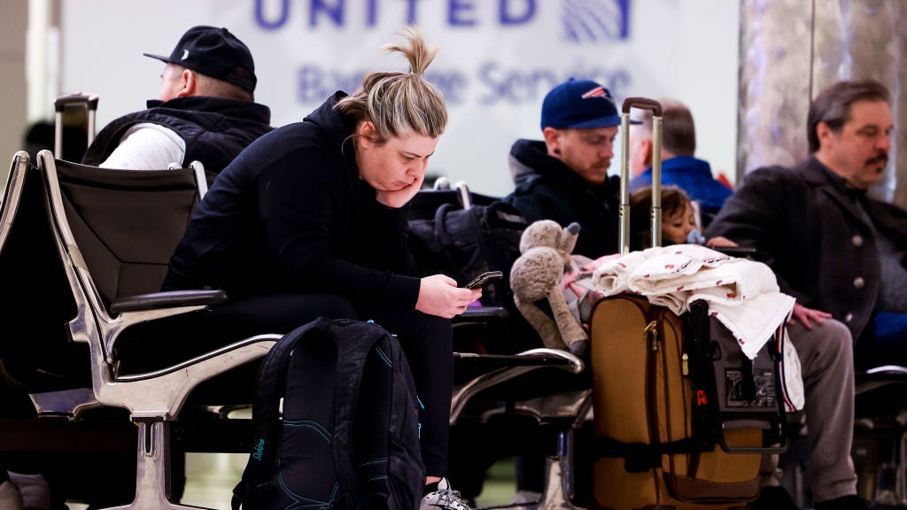 Biden to start forcing airlines to pay passengers for delays, cancellations