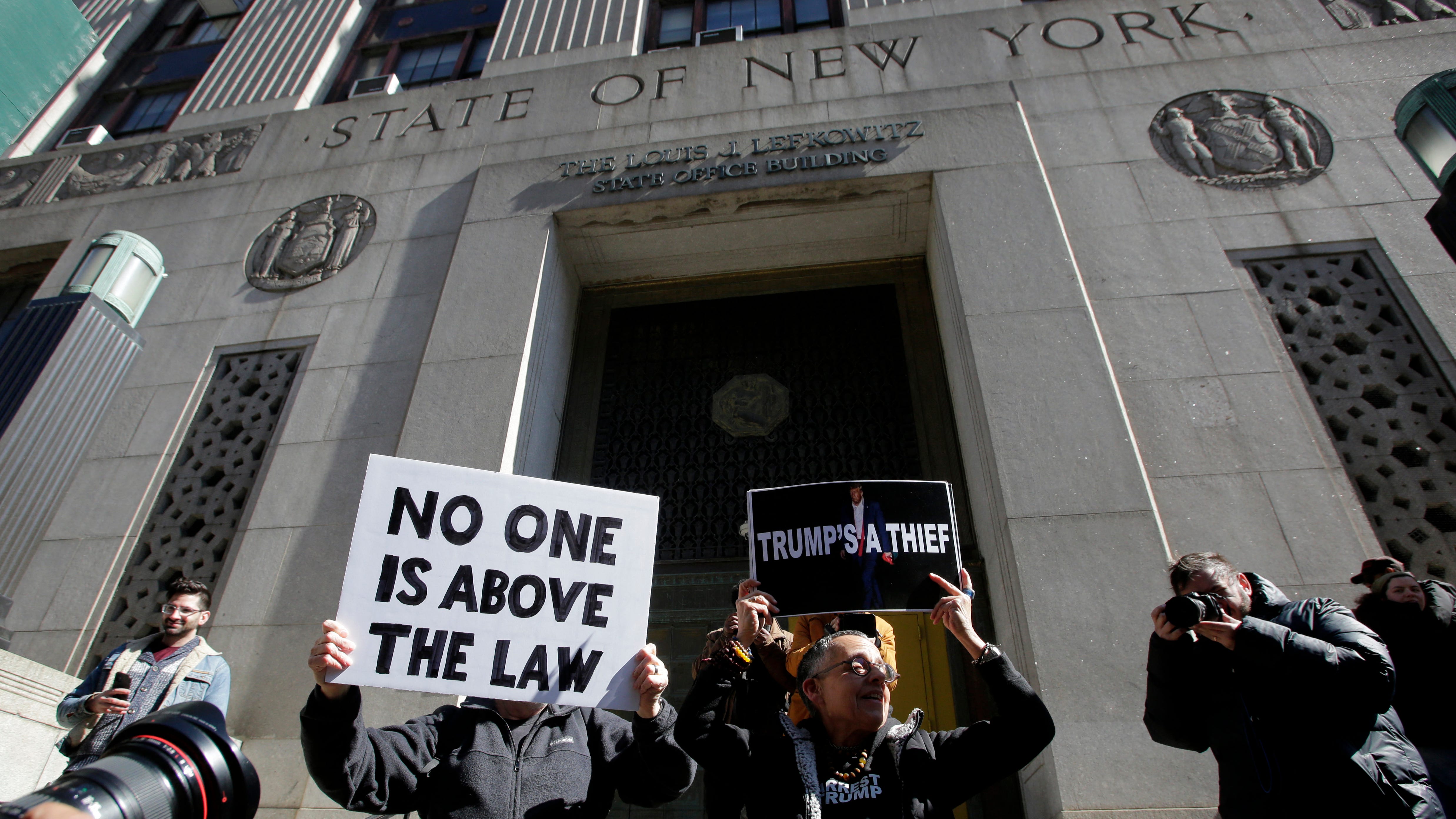 TRUMP PROBE LATEST: NYC grand jury has another witness, bomb threats cleared, pro-Trump caravan coming from LI