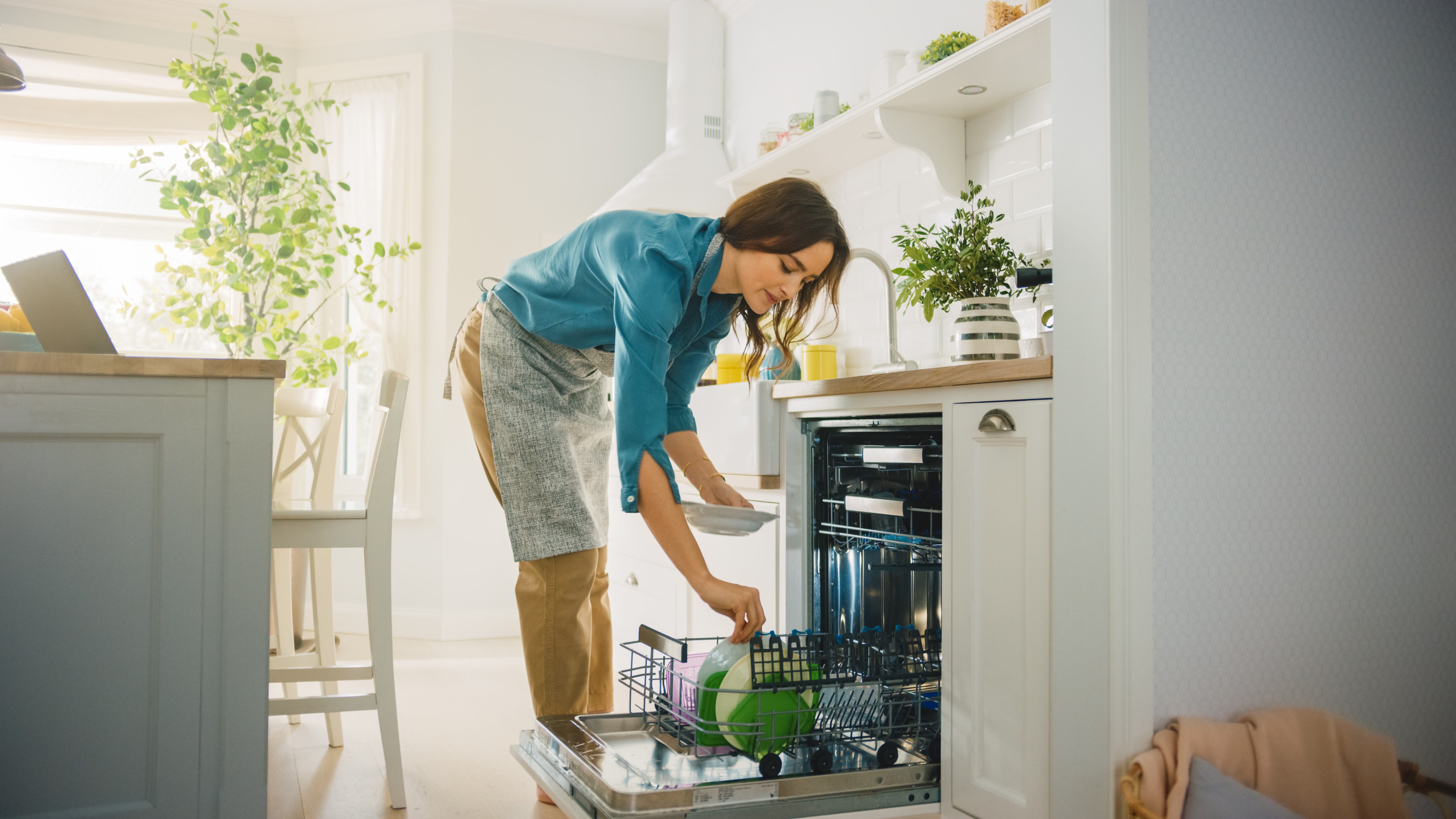 MOM HACK MONDAY: Your Dishwasher is MAGICAL!
