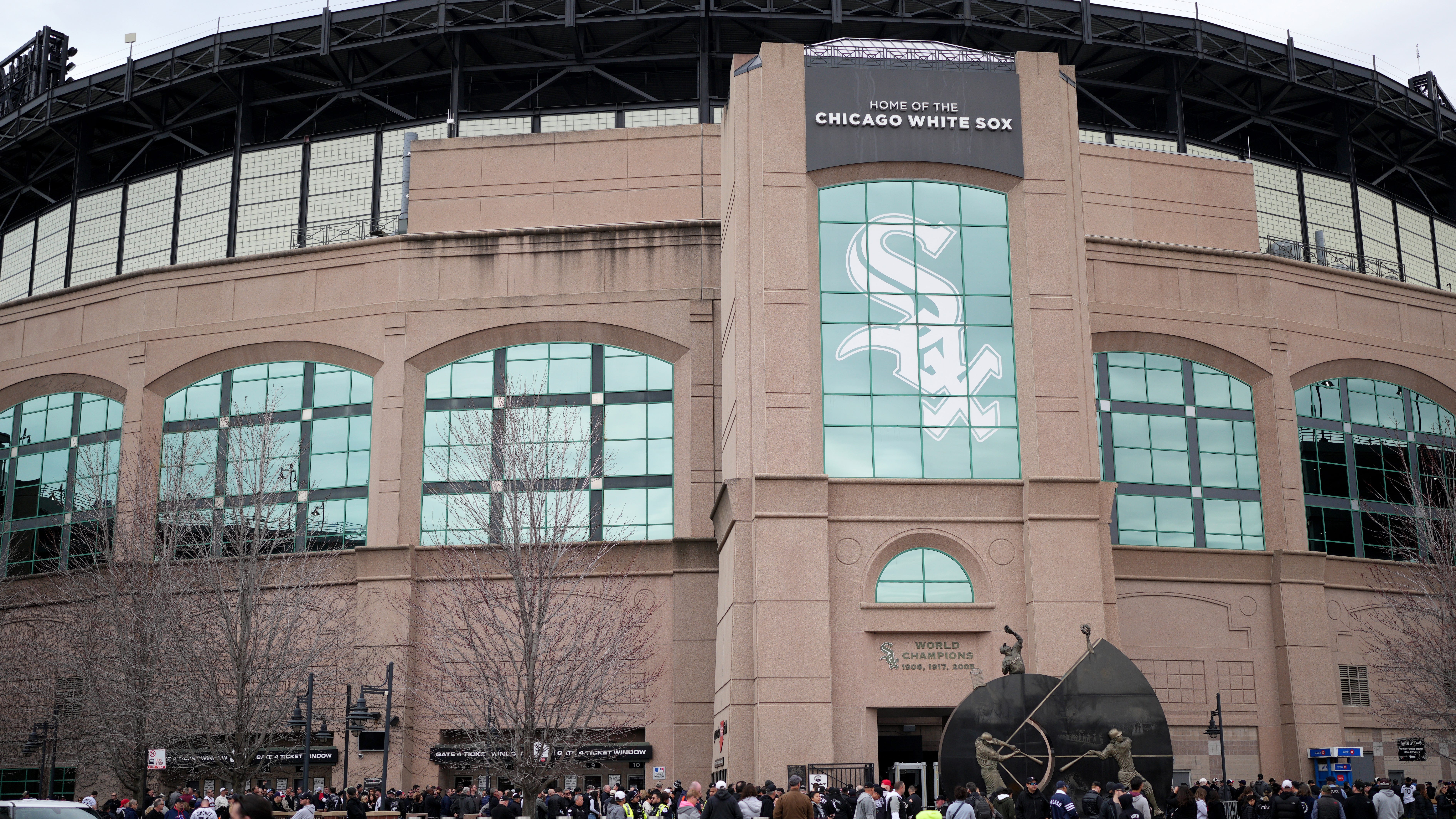 'Hey hey goodbye?' White Sox considering leaving Chicago when lease expires, report says