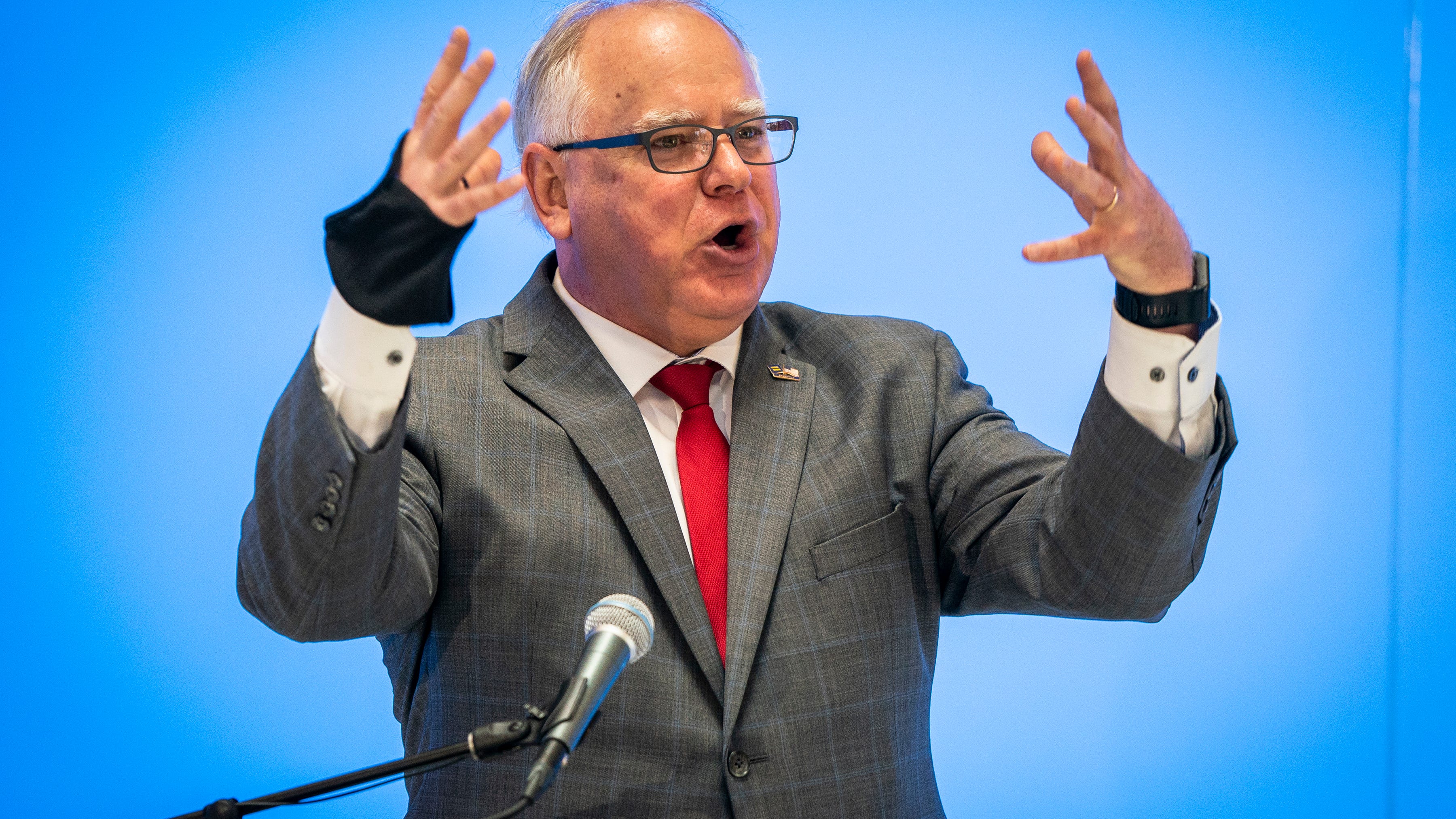 Governor Walz to close gyms, end in-person dining for four weeks