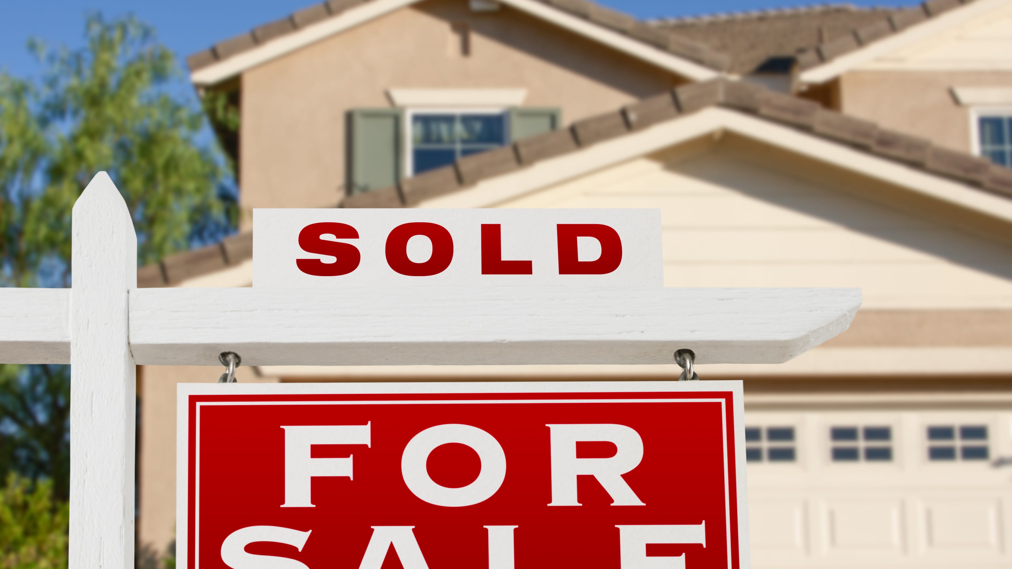 New home sales drop to lowest in 25 years in the city, hit 12-year high in suburbs