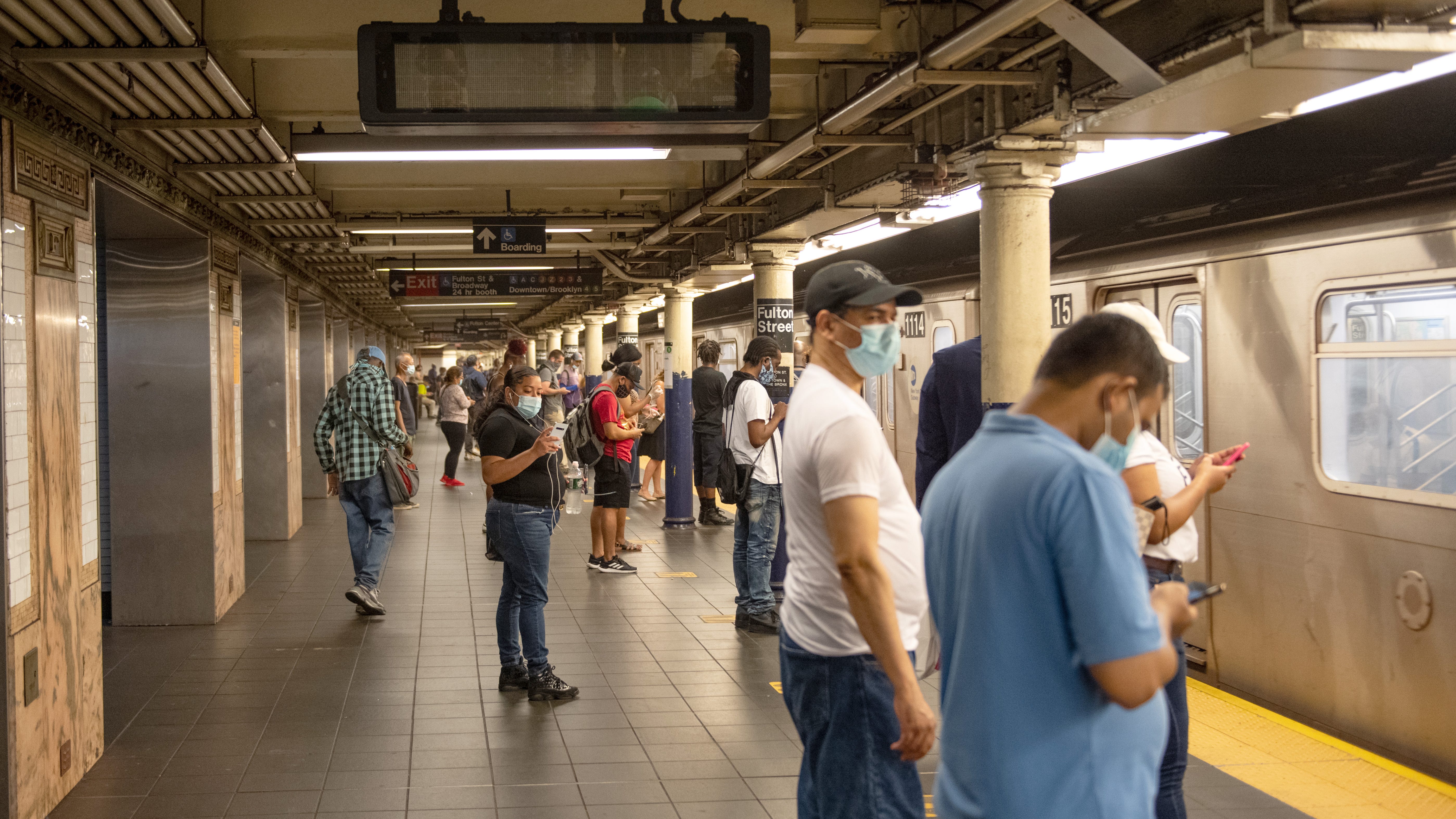 Tourist assaulted, robbed aboard 4 train after attacker said 'why are you looking at me?'