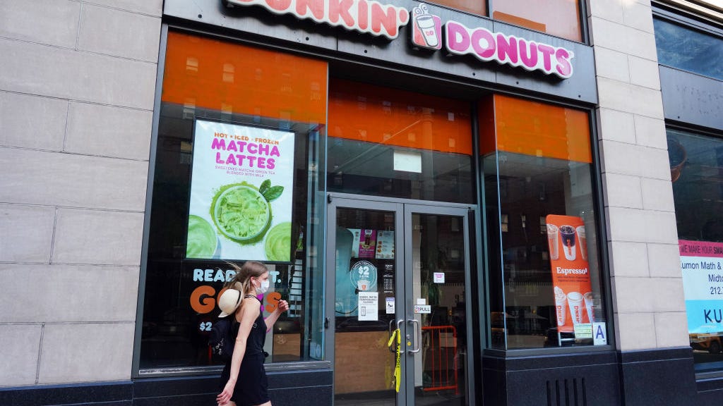 The Internet Is Obsessed With Dunkin’s Viral ‘Pumpkin Tasty’ Sign