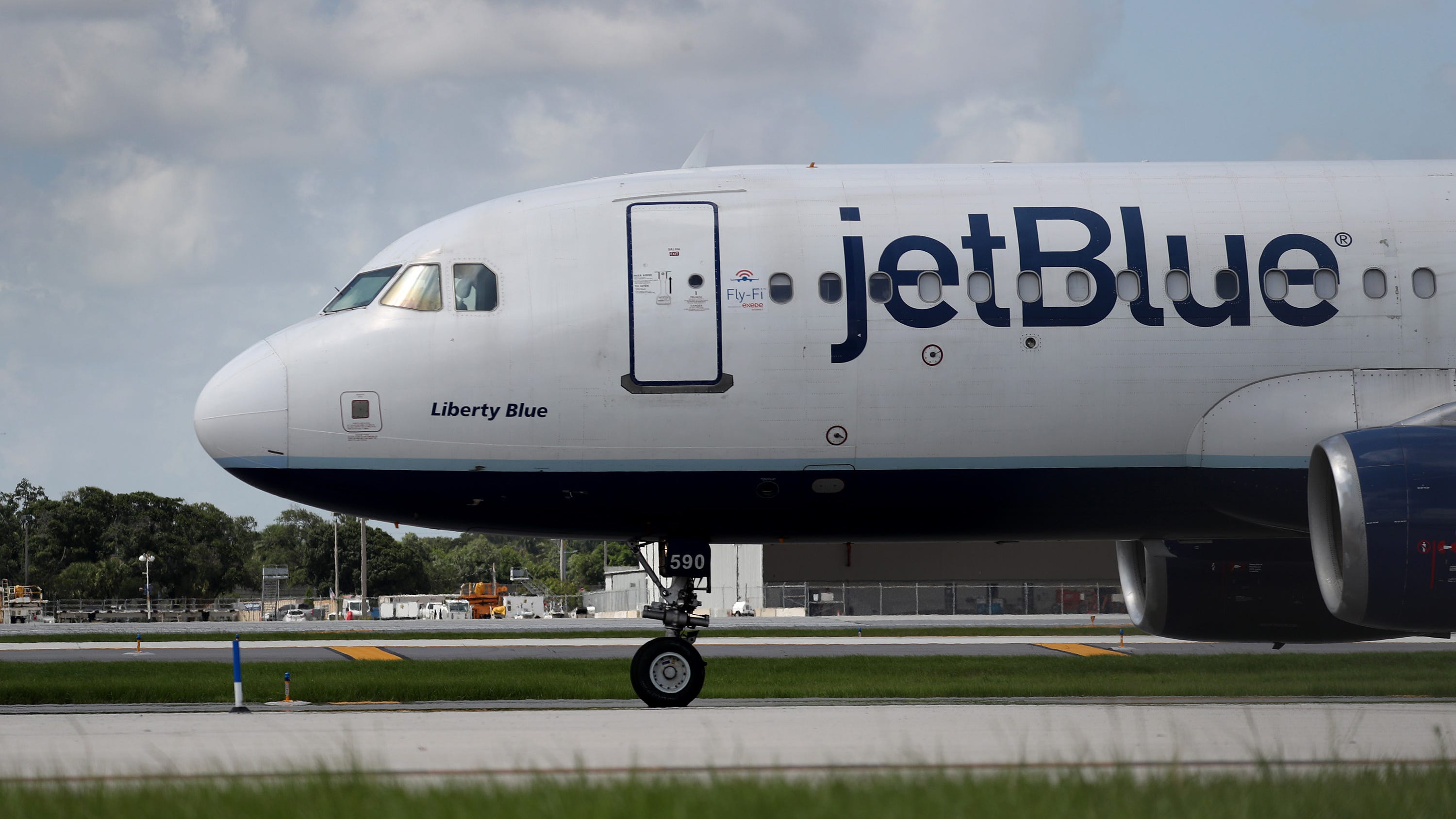 Drunk JetBlue co-pilot yanked from cockpit after TSA agent notices apparent impairment