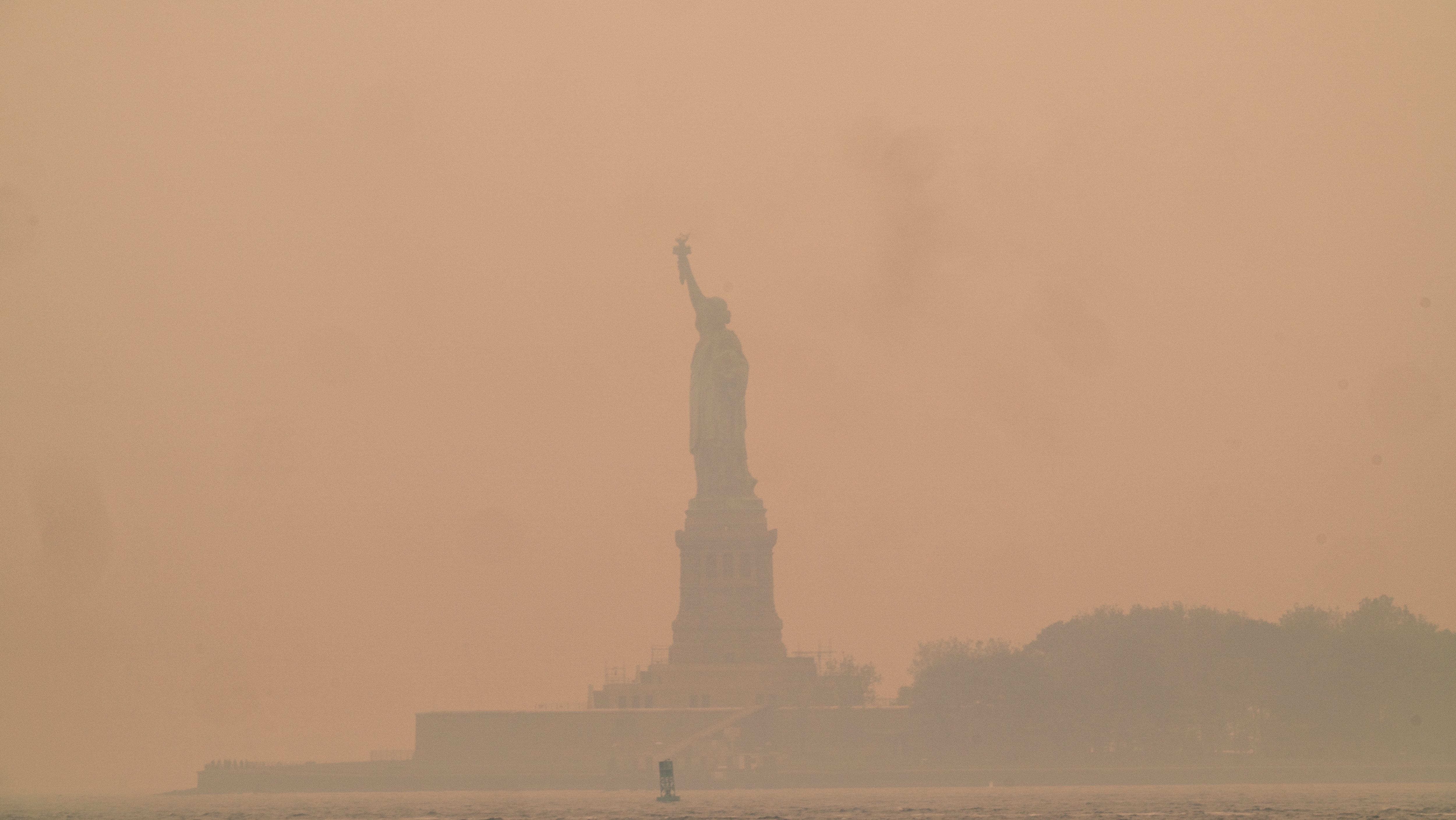 Wildfire smoke effecting Chicago area too, local health organization says