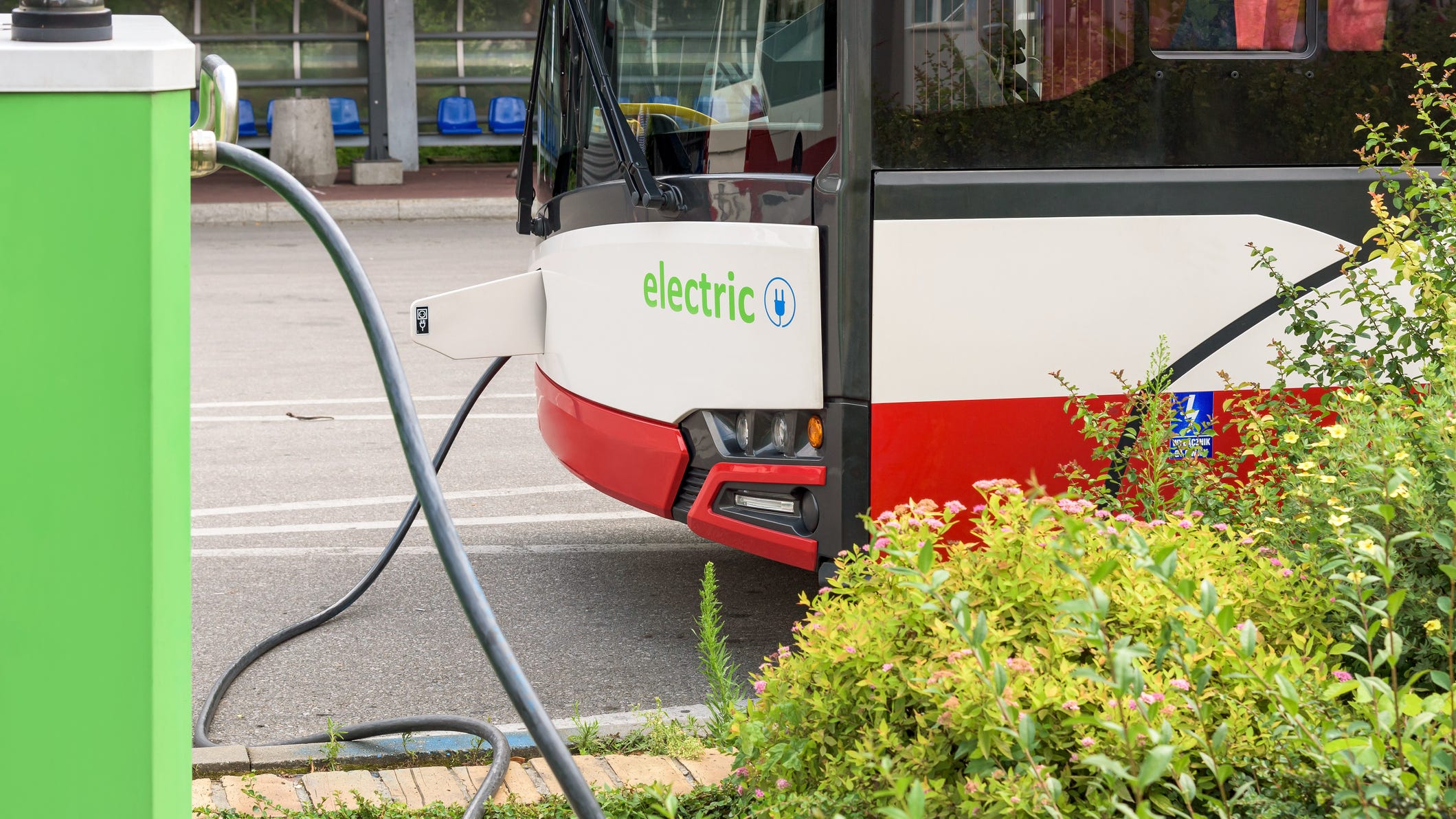 L.A. introduces zero-emission Metro buses