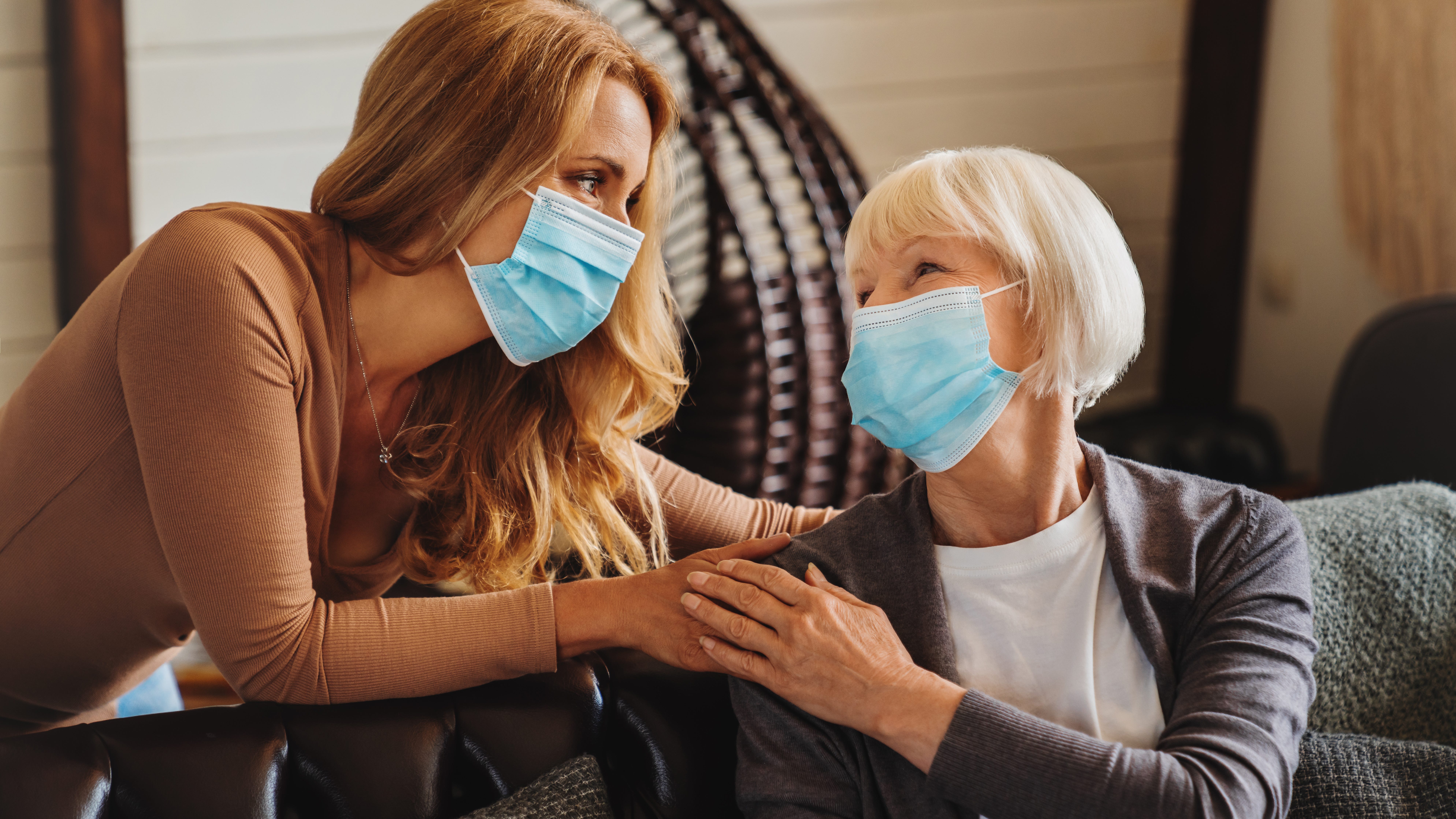 Doctor offers advice to families with college students returning home amid pandemic