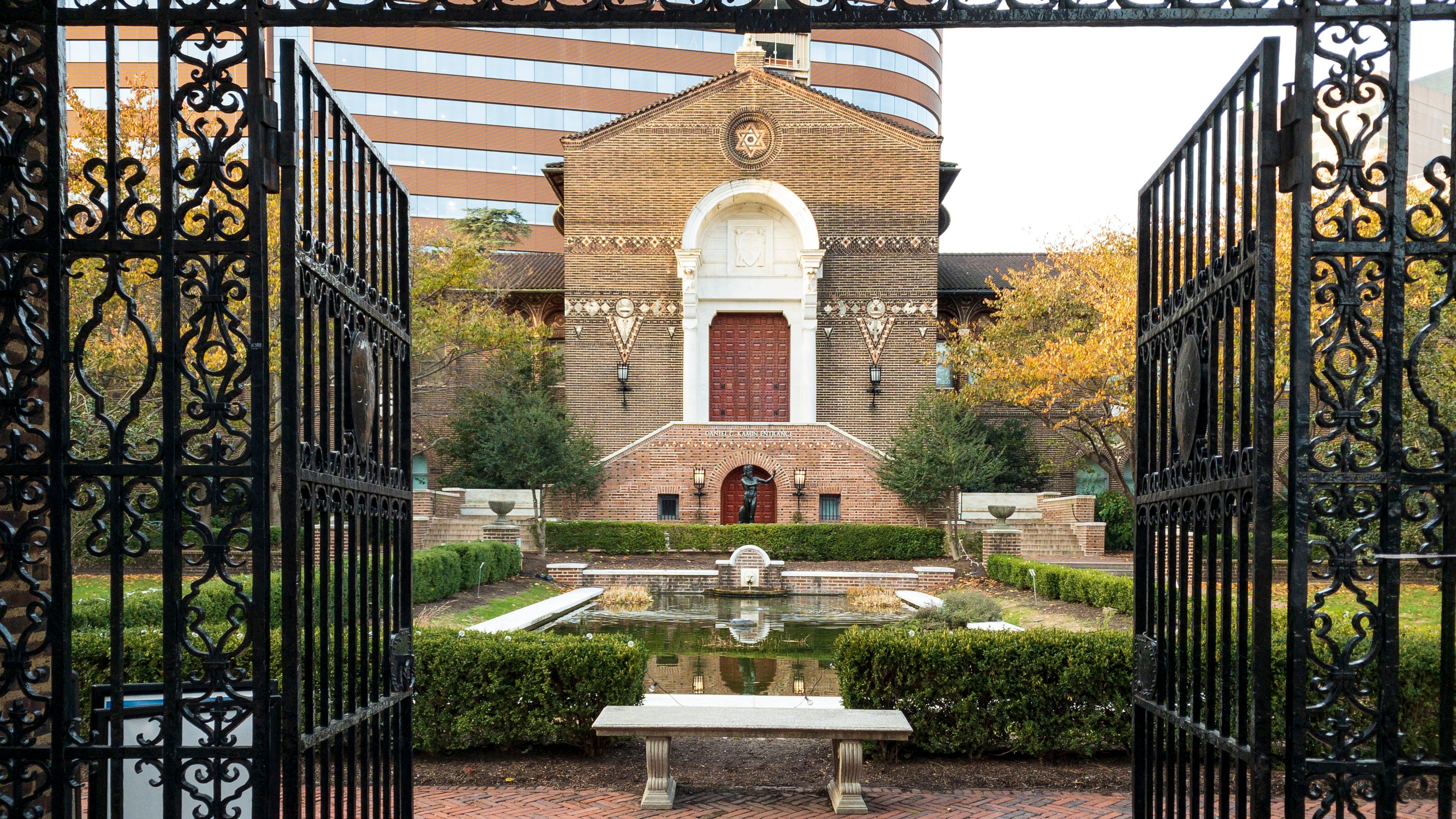 Penn apologizes for keeping remains of children in MOVE bombing