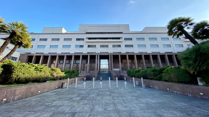 wide angle view of kenneth hahn hall of administration