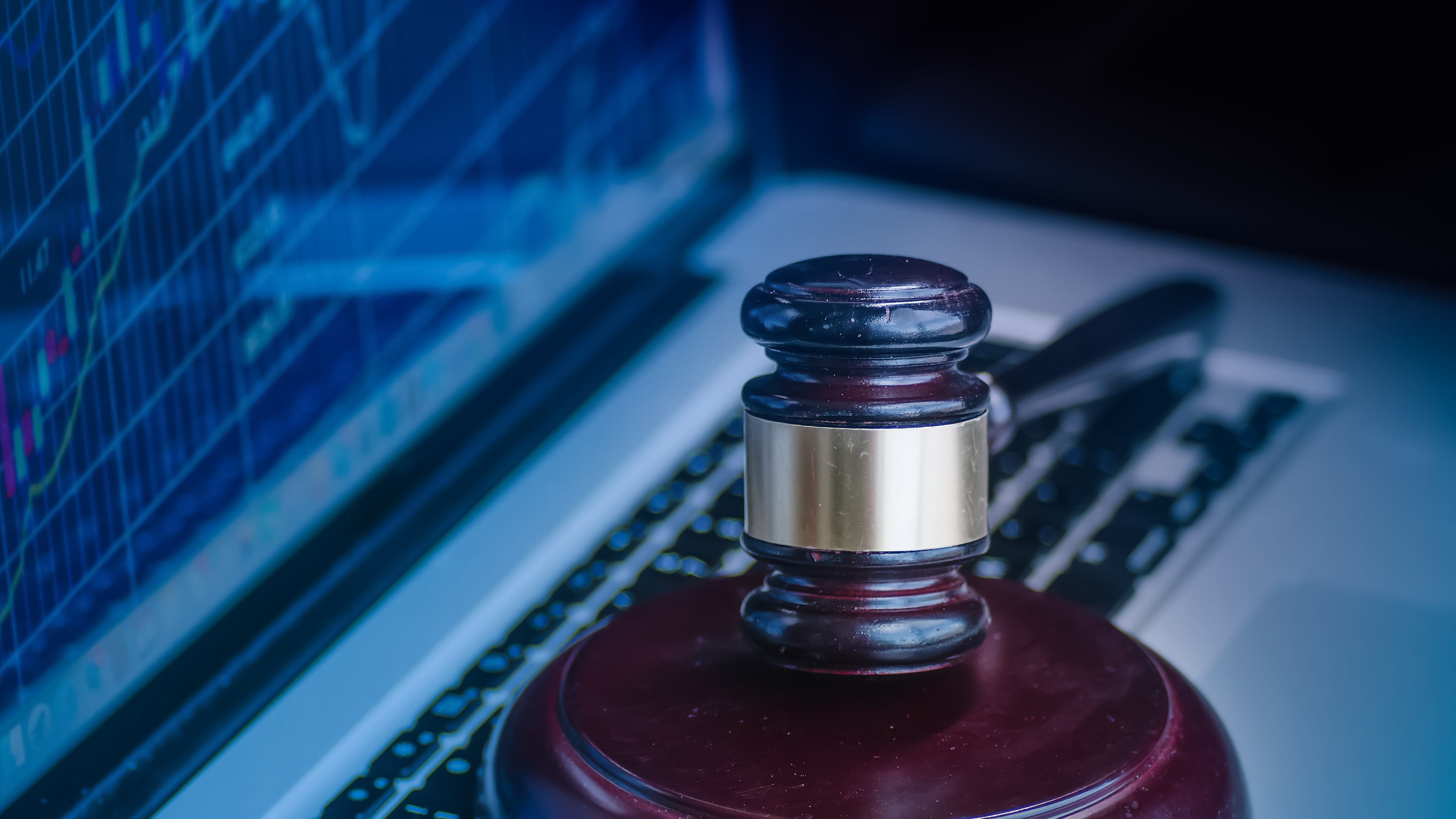Ex-stockbroker gets 6 1/2 years for scams