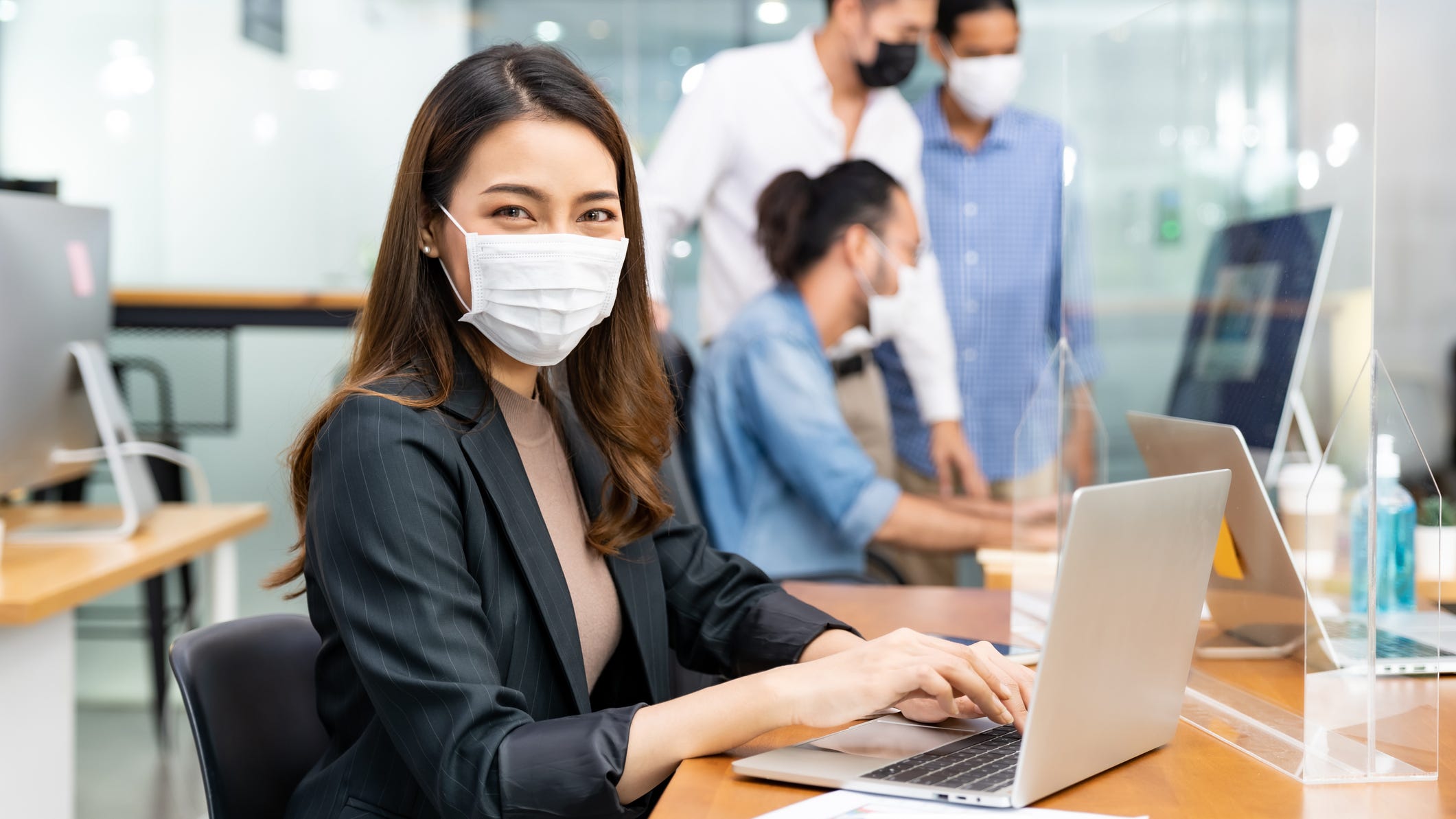 All workers should wear face masks indoors, even if vaccinated, Cal/OSHA says