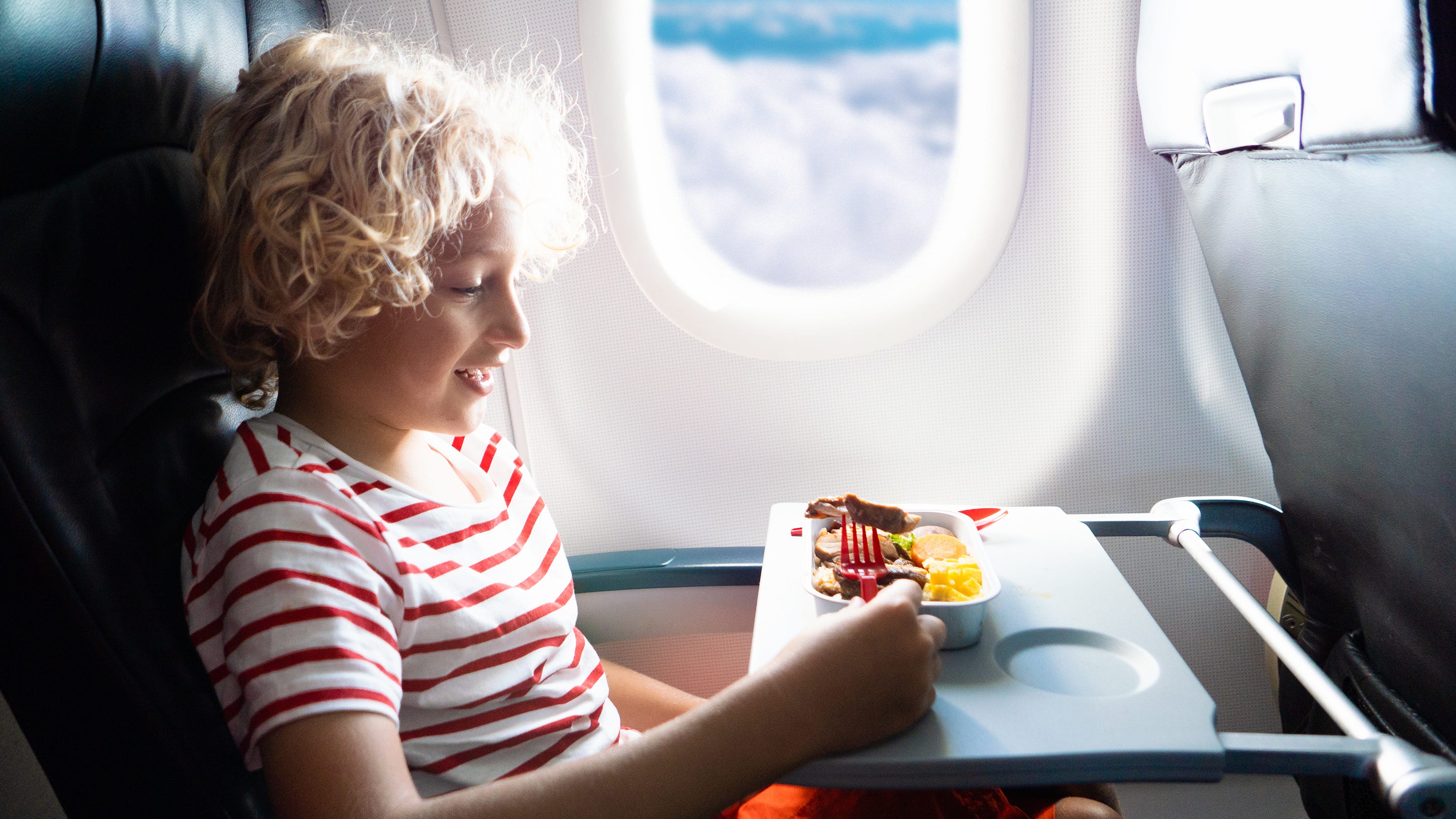 This airline is bringing back kids' meals