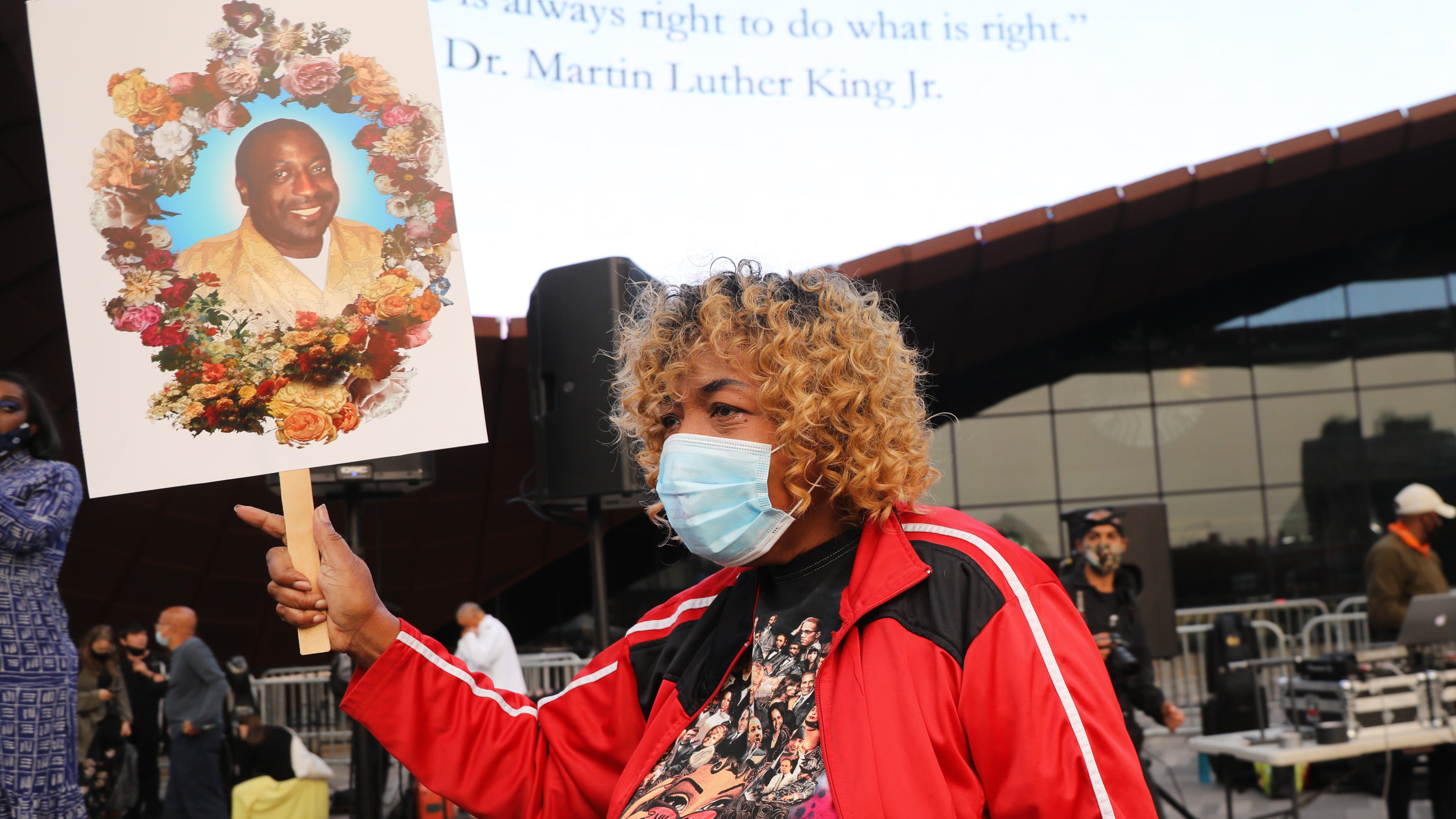 Friend of Eric Garner suing NYPD over use of banned chokehold against him: report