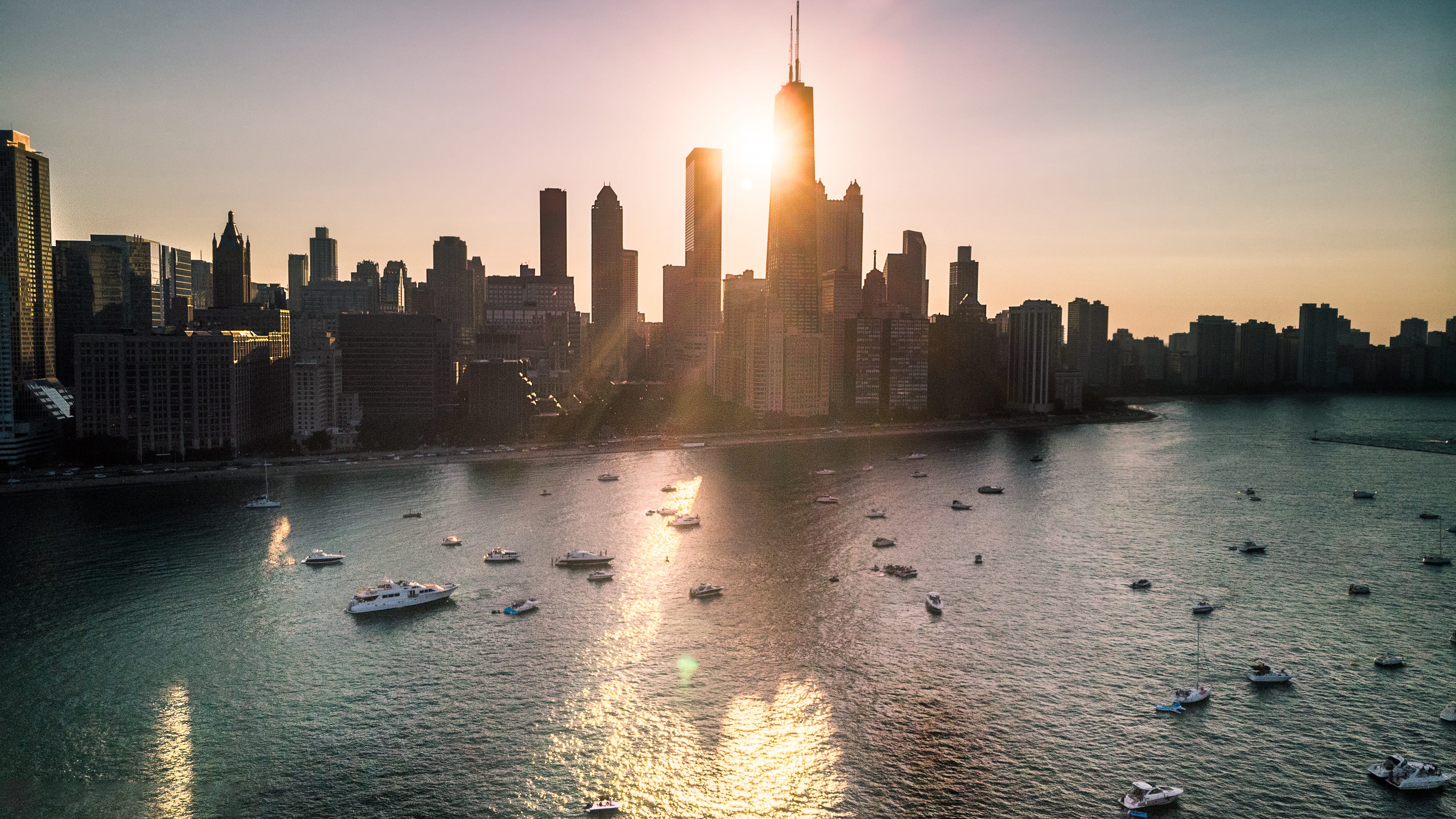 2 women hospitalized in boating accident in Chicago's ‘playpen’ area