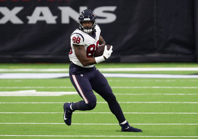 Jordan Akins turns up field.