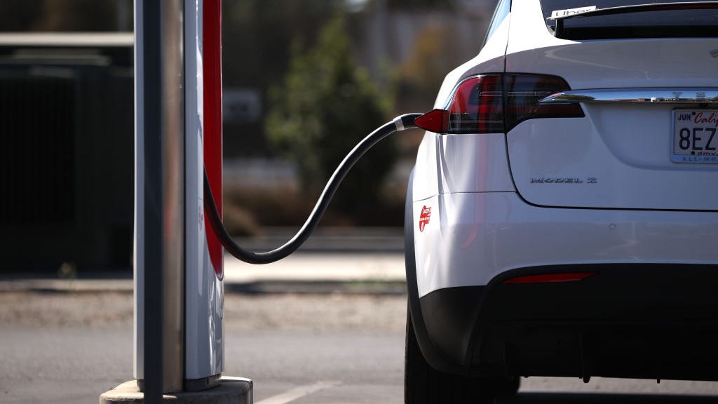 CA tops 1M electric vehicle sales, miles past rest of US