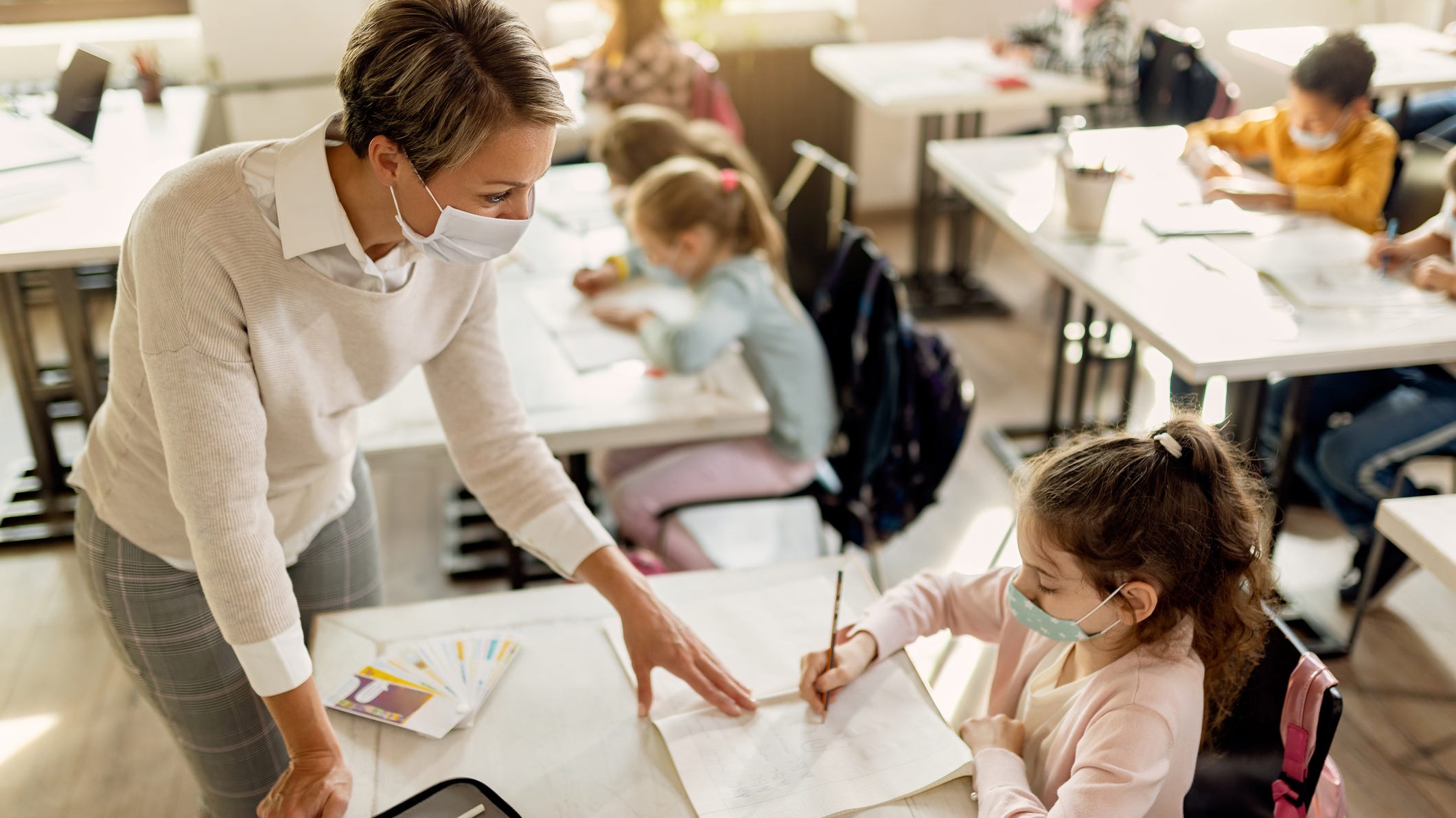Glendale school board adopts vaccine mandates for employees