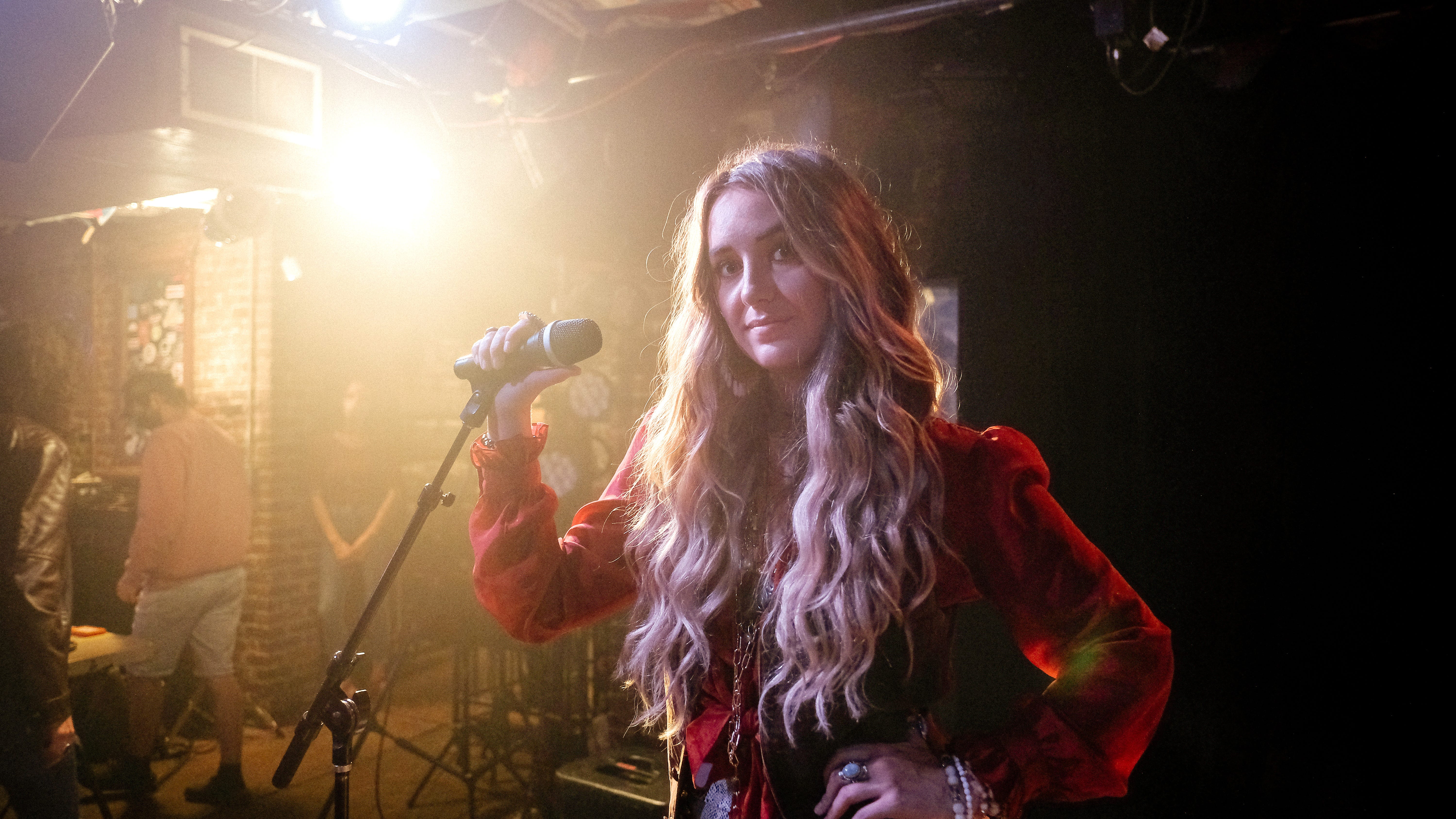Lainey Wilson's debut album, 'Sayin’ What I’m Thinkin’' will exude major bellbottom energy