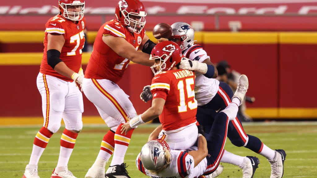 Twitter reacts to controversial sack in Patriots-Chiefs game
