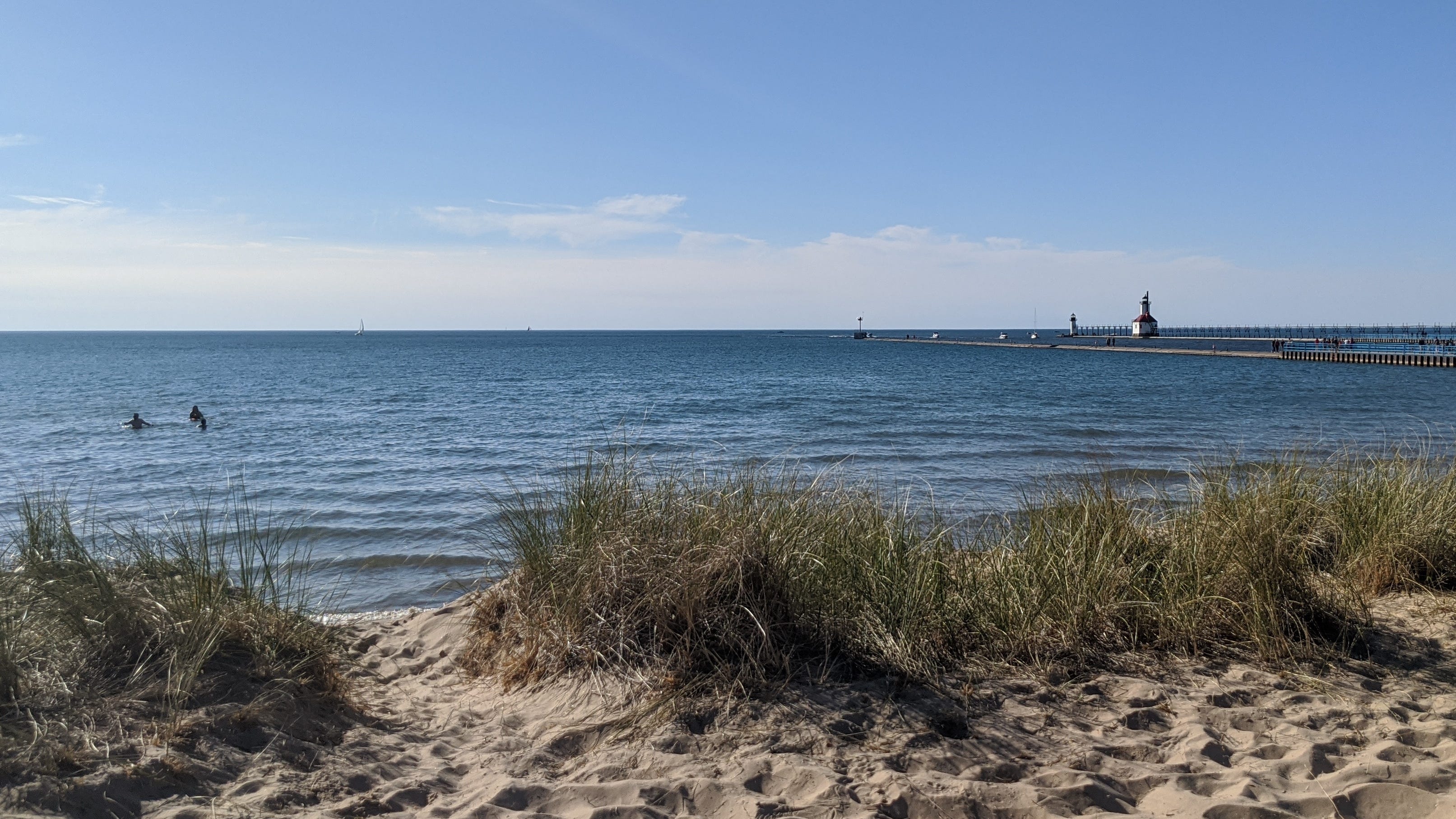 2 teens with stolen guns arrested after citizen reports firearm was pointed at him at West Michigan beach