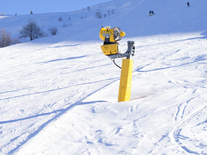 Snow making machine