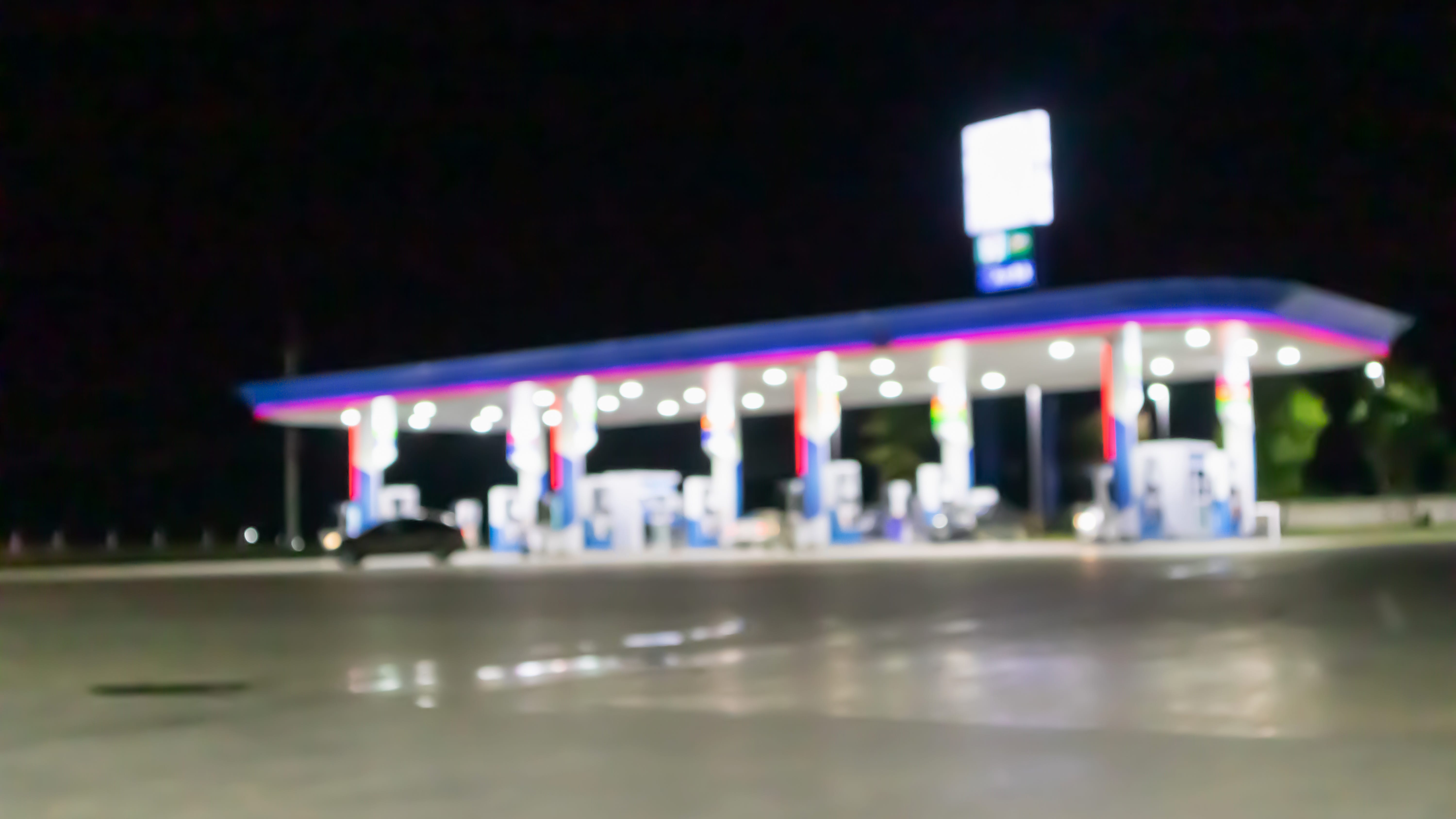 Man draws bomb squad to Detroit gas station after allegedly setting several rags on fire