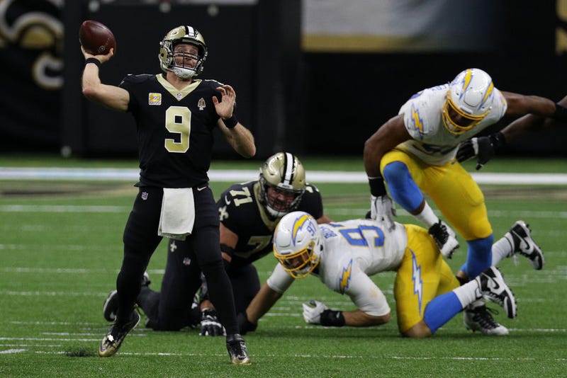 Drew Brees fires a pass against the Los Angeles Chargers.