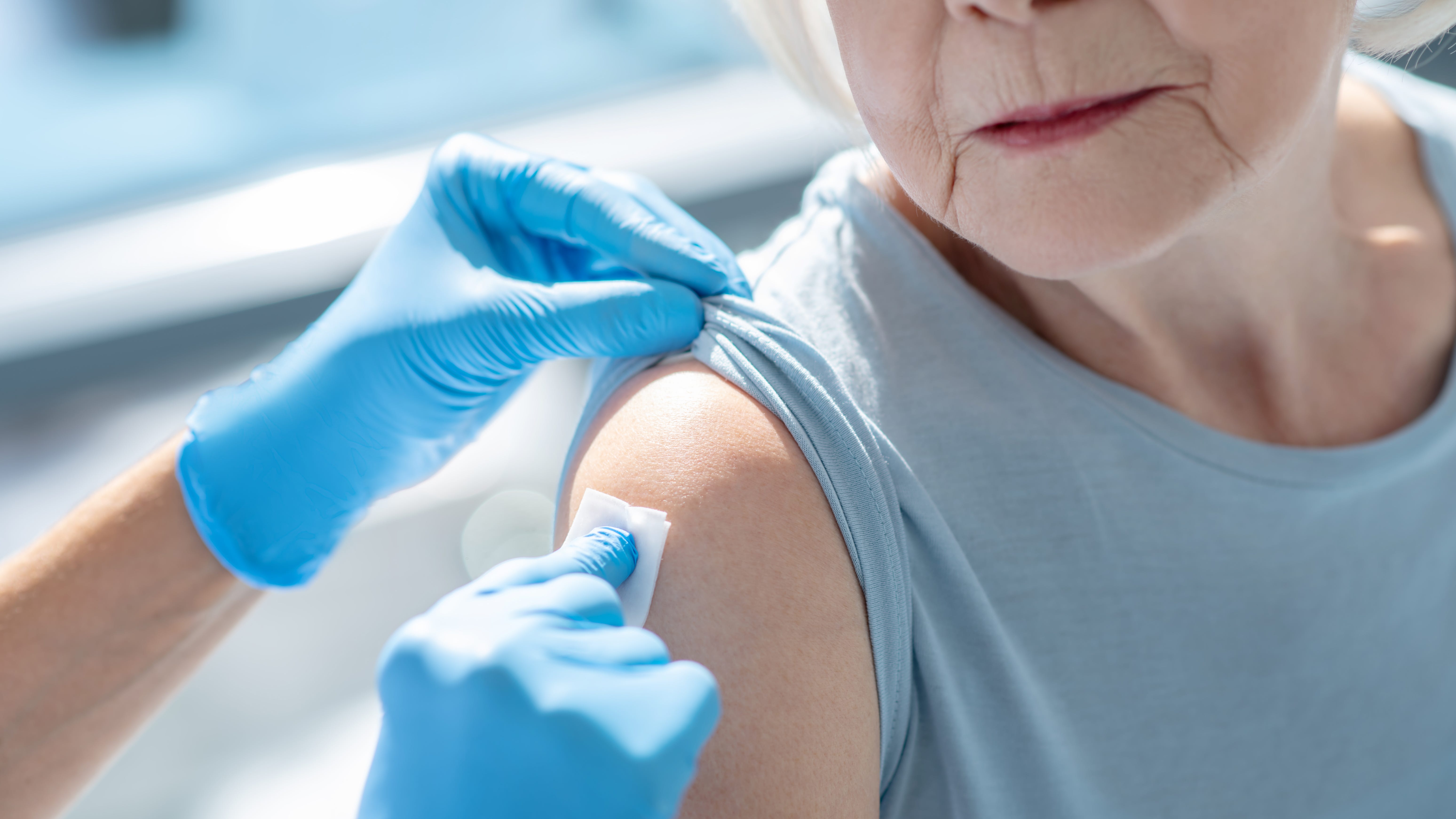 Seniors should get their booster for the holidays as COVID cases rise: health officials