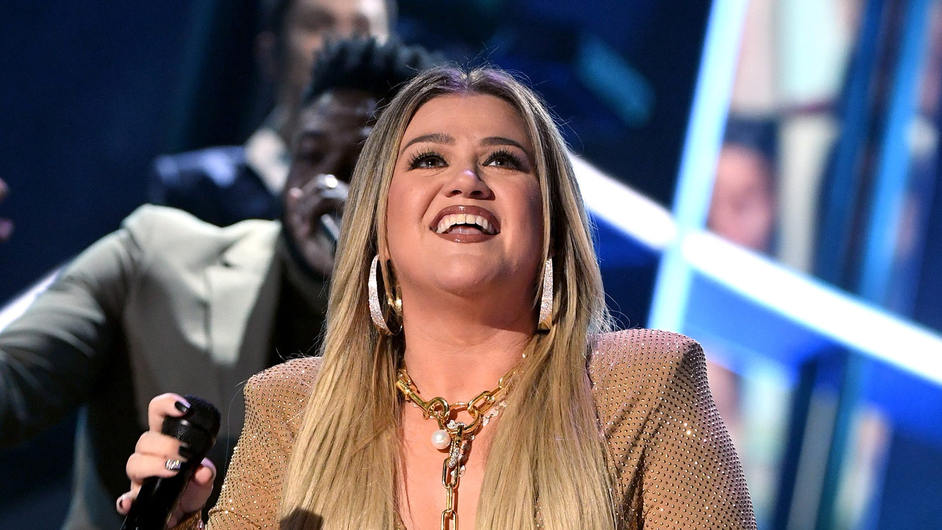 Kelly Clarkson celebrates divorce win and is asking for her name back