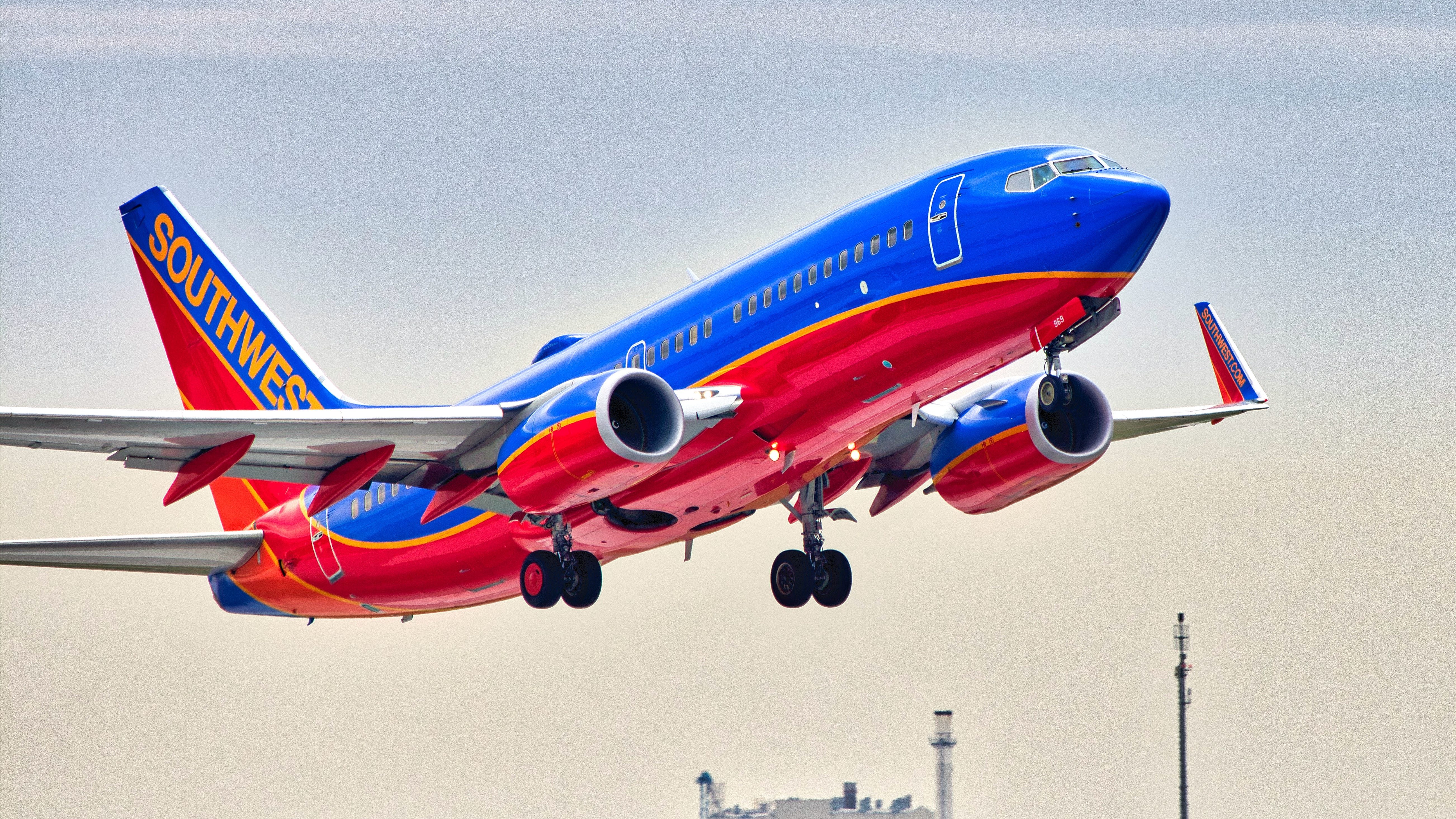 2,300 more Southwest flights cancelled, travelers at Midway try to stay positive