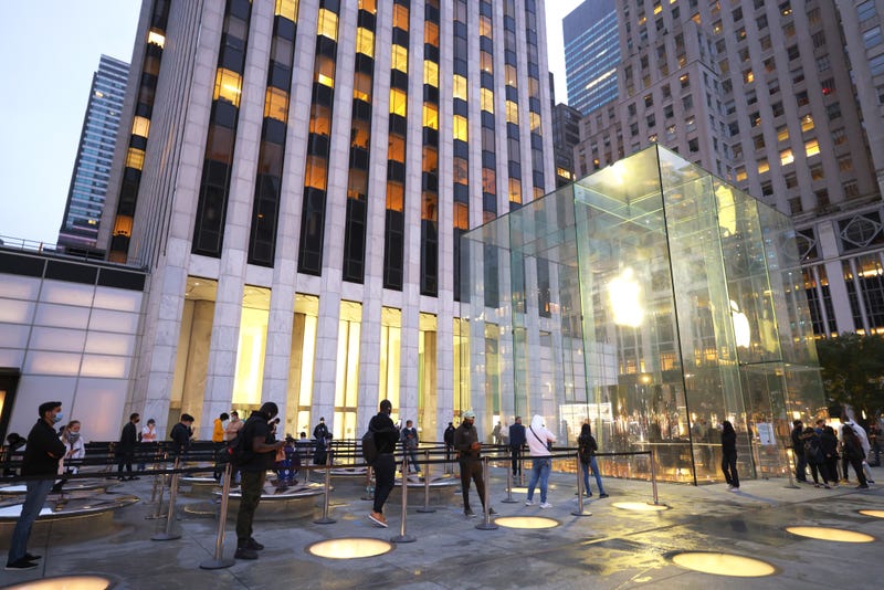 A man was robbed near the Apple Fifth Avenue store early Monday morning