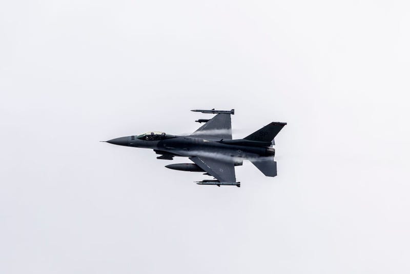 F-16 jet