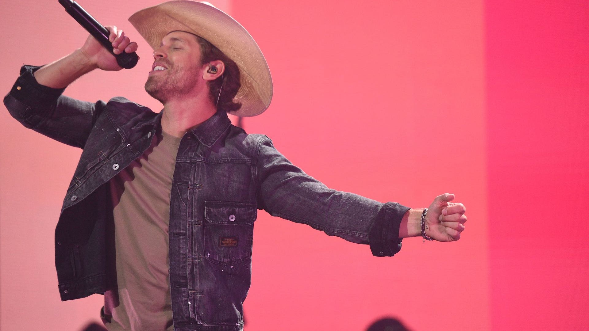 Dustin Lynch reveals why Mackenzie Porter takes over for Lauren Alaina on 'Thinking 'Bout You'