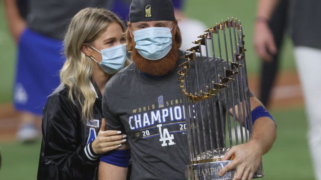 Dodgers' Justin Turner joined team on field to celebrate despite exiting game after positive COVID test
