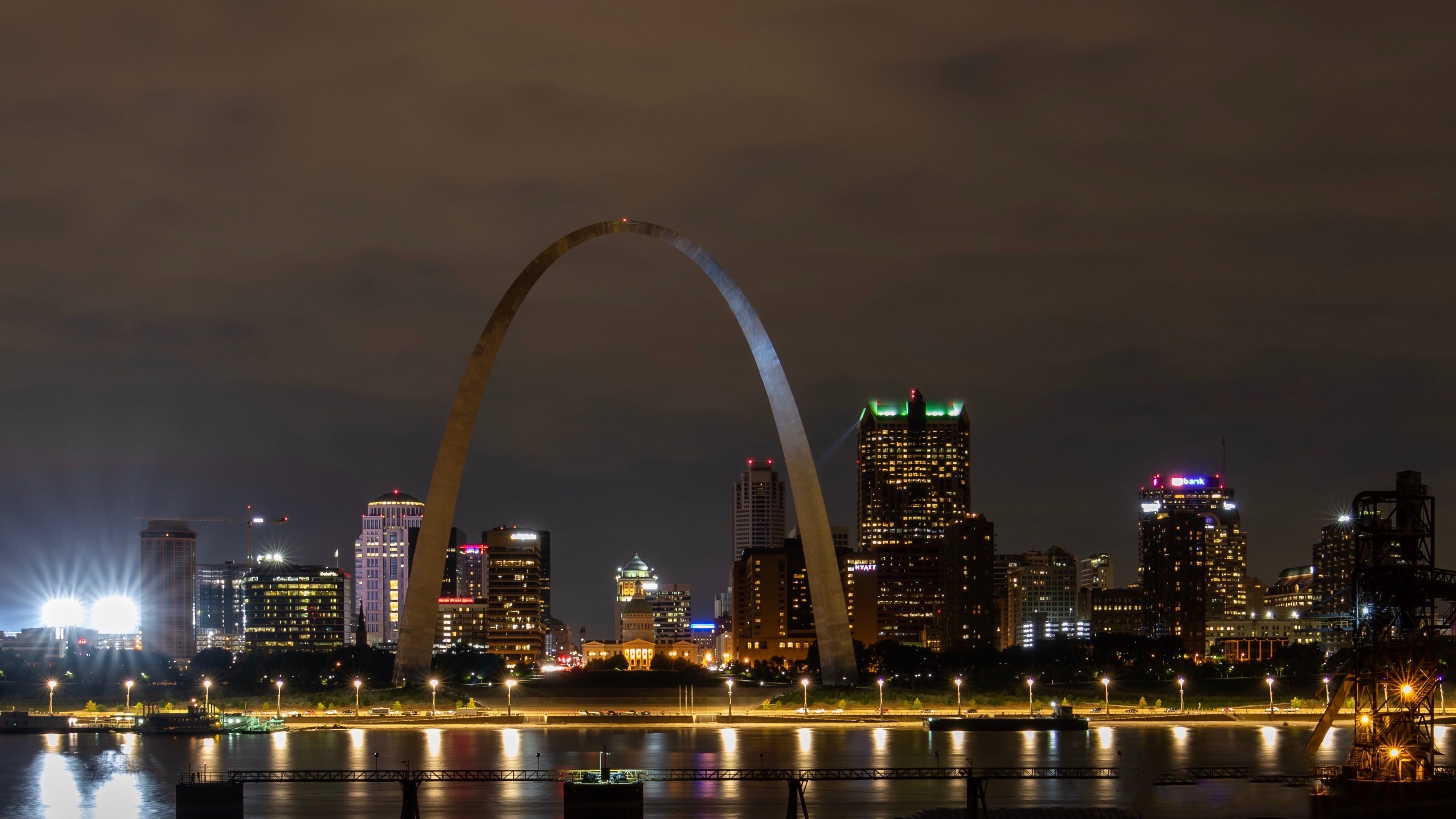 St. Louis Blues prospect robbed at gunpoint near Arch