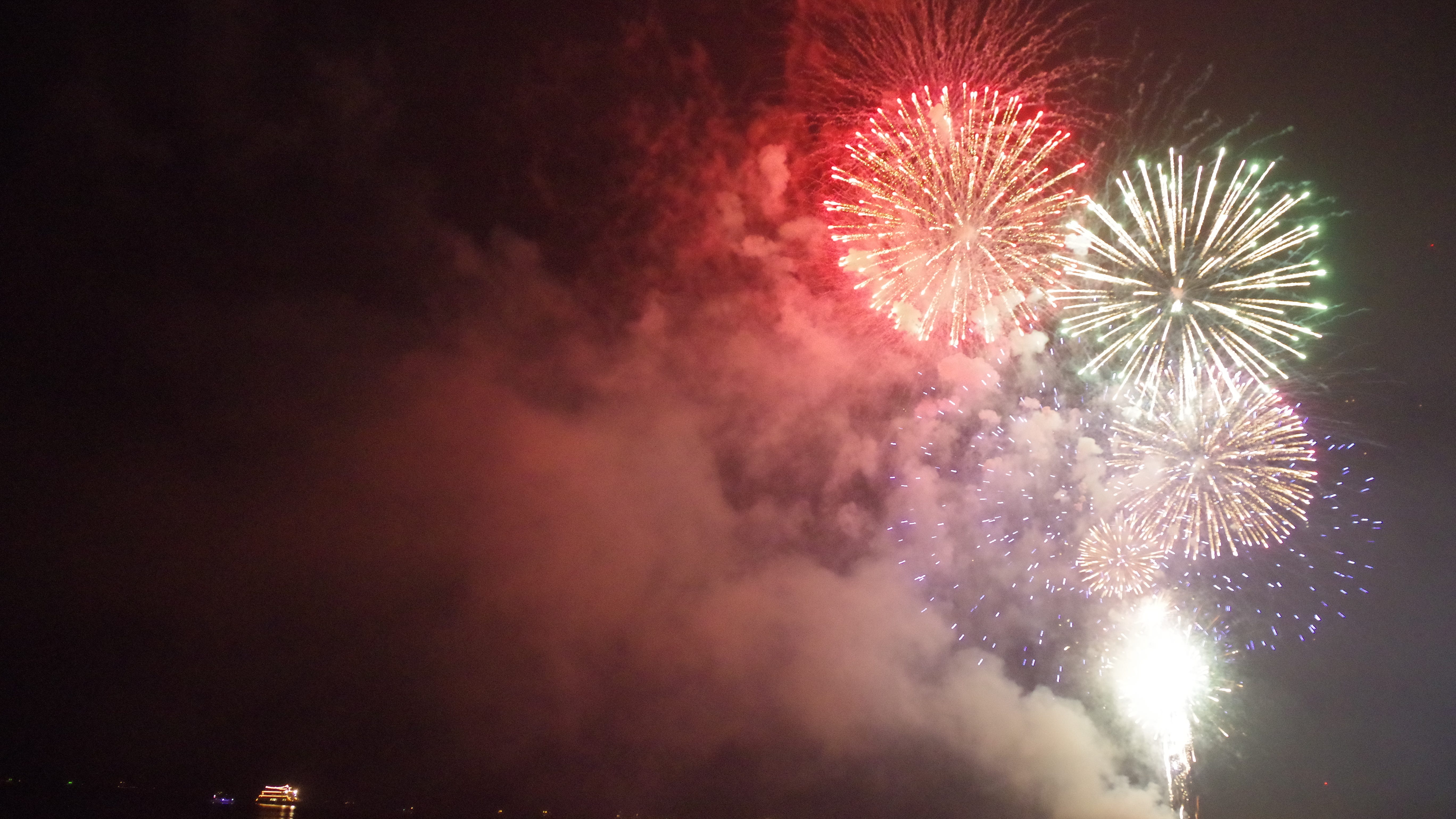 Fireworks shows prompt poor air quality warnings