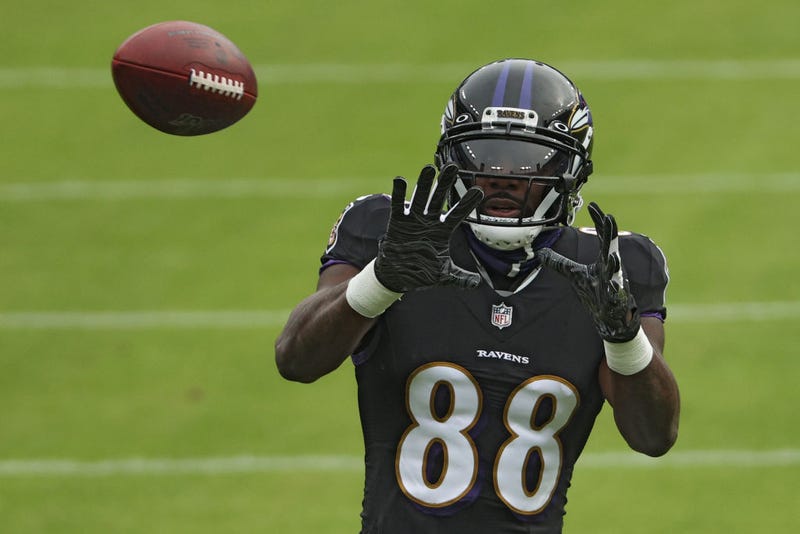 Wide receiver Dez Bryant #88 of the Baltimore Ravens warms up before playing against the Tennessee Titans at M&T Bank Stadium on November 22, 2020 in Baltimore.