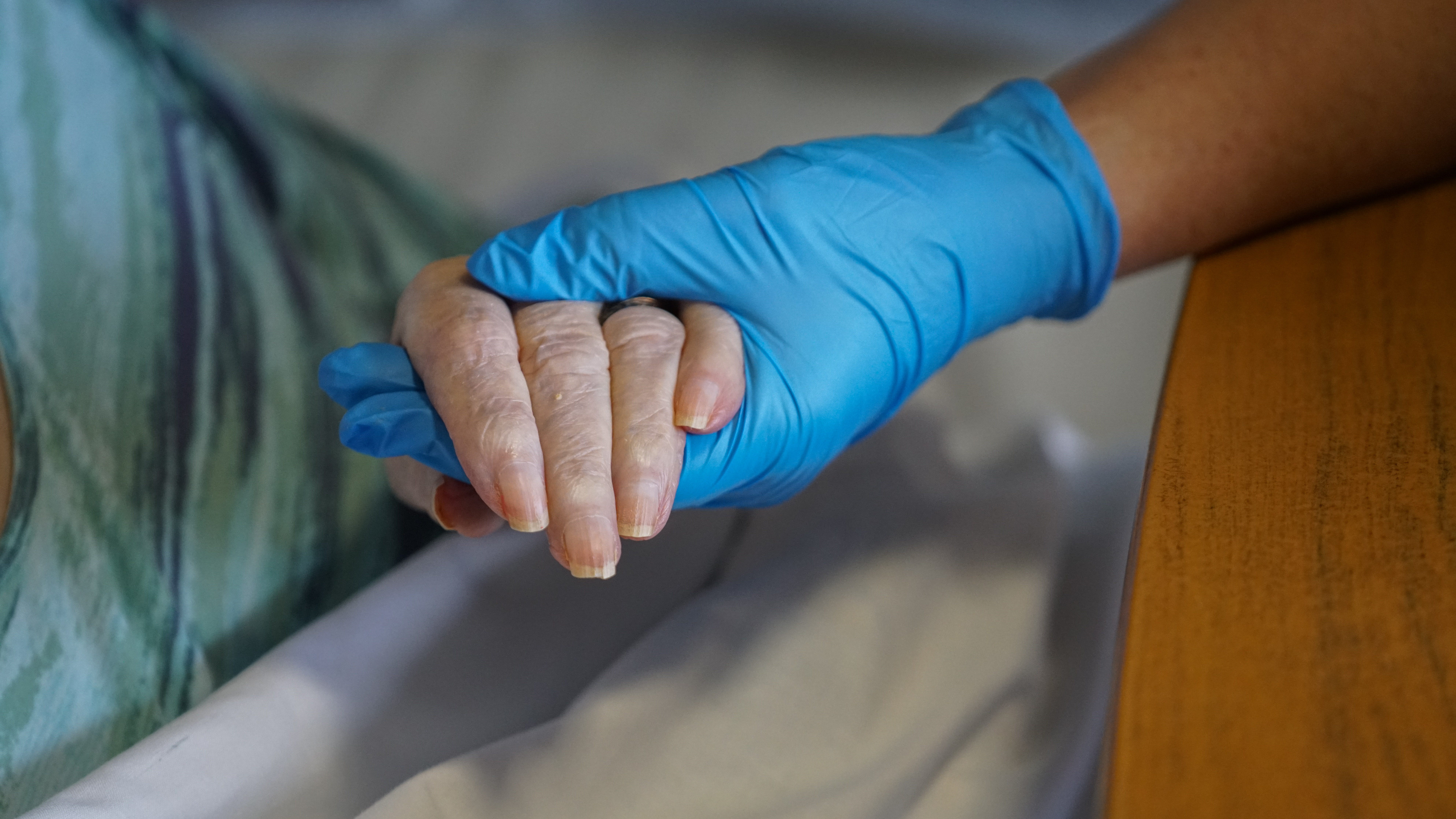 Feds considerably relax COVID-19 guidance for nursing home visits