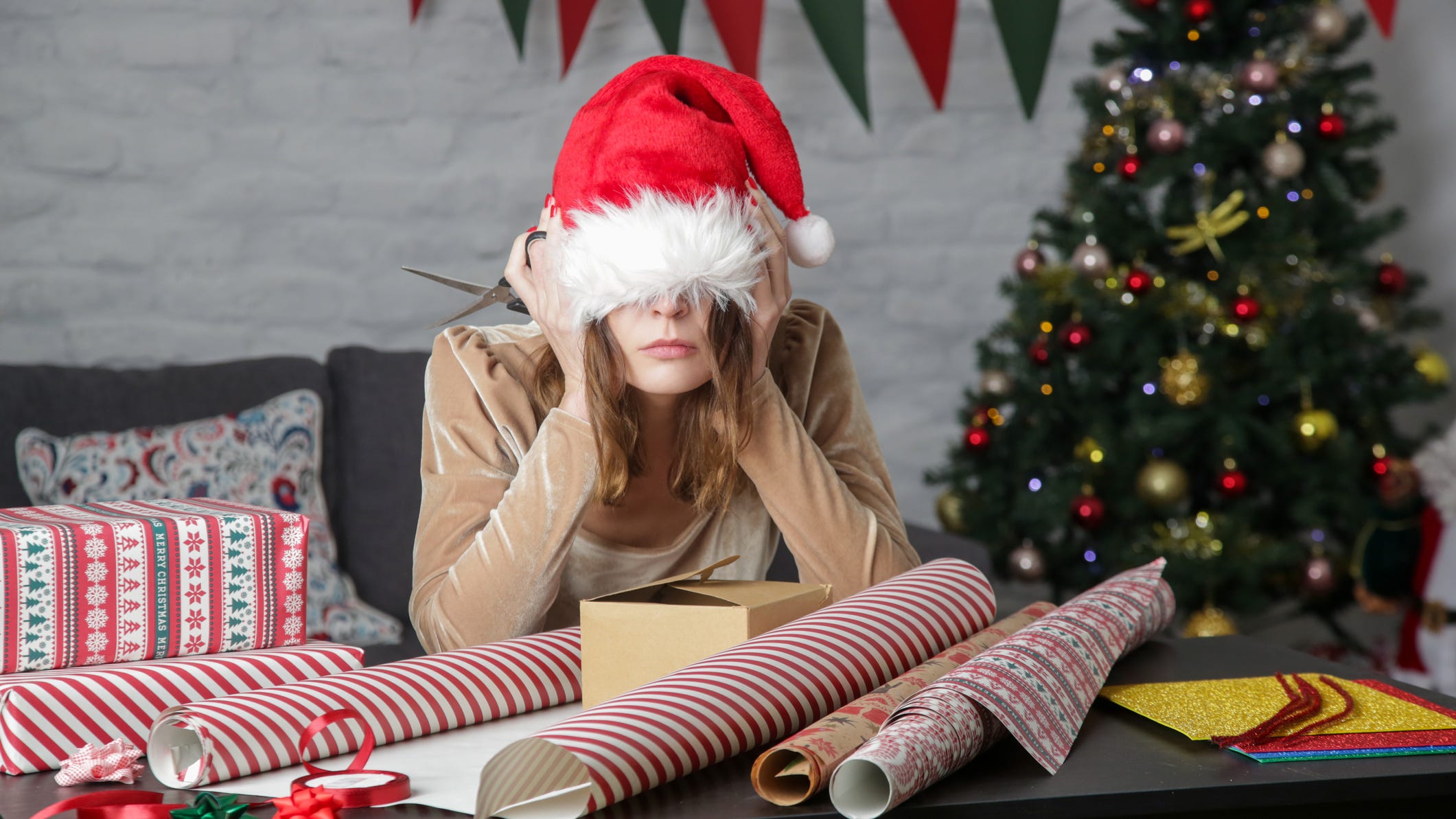 Poll: 1 in 4 parents set overly idealistic expectations for themselves during holidays; results in high levels of stress