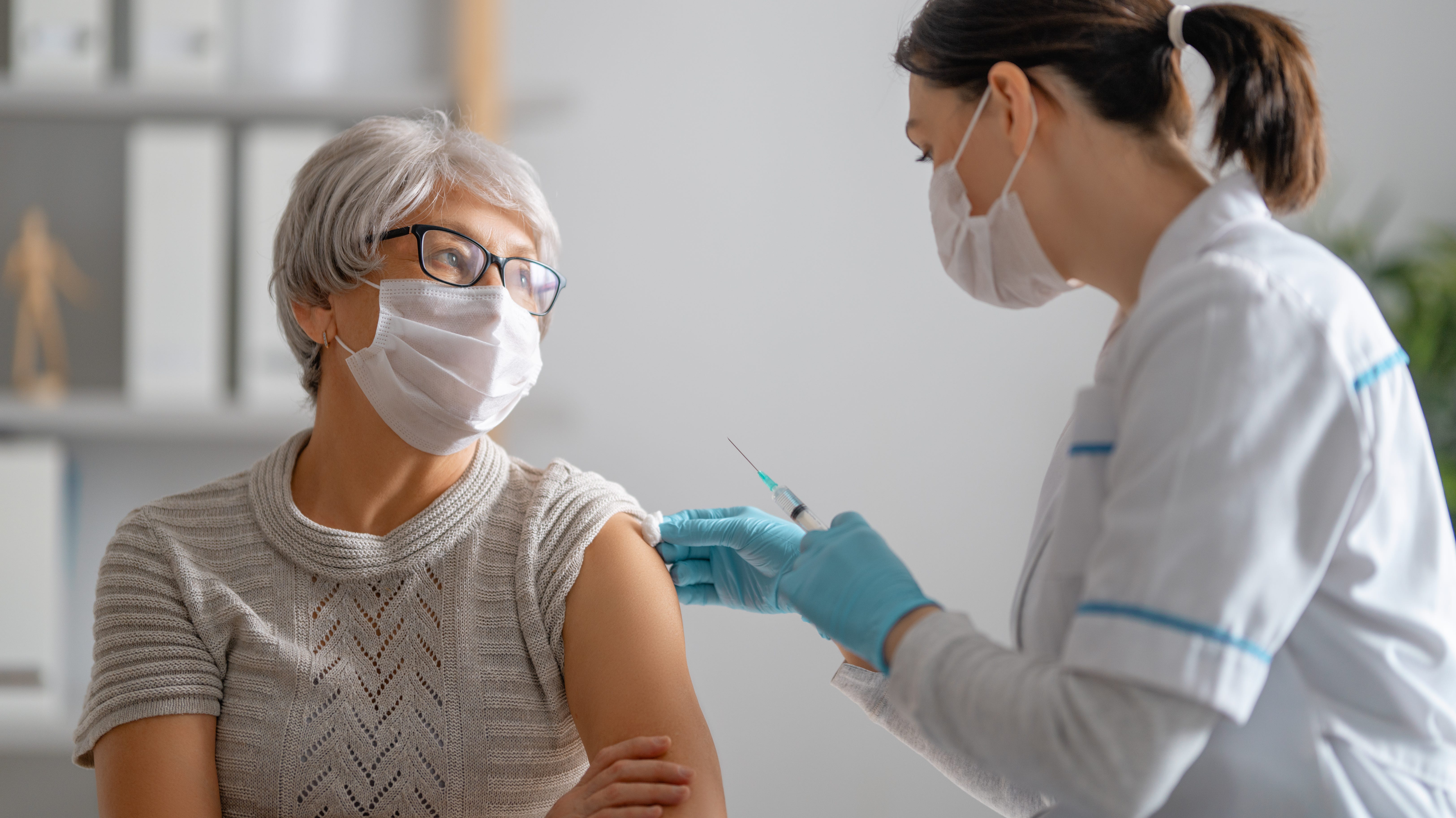 Chicago’s in-home COVID-19 vaccination program expands to all seniors