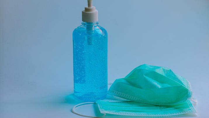 Health experts weigh in after woman reports having allergic reaction to COVID-19