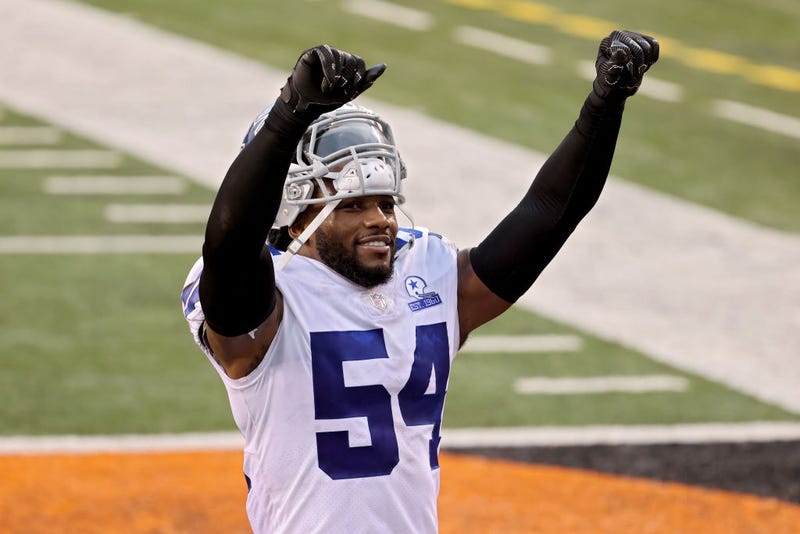 Jaylon Smith #54 of the Dallas Cowboys celebrates after beating the Cincinnati Bengals 30-7 at Paul Brown Stadium on December 13, 2020 in Cincinnati, Ohio.