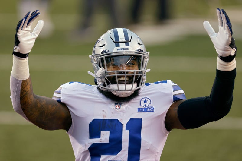 Ezekiel Elliott #21 of the Dallas Cowboys celebrates after beating the Cincinnati Bengals 30-7 at Paul Brown Stadium on December 13, 2020 in Cincinnati, Ohio.