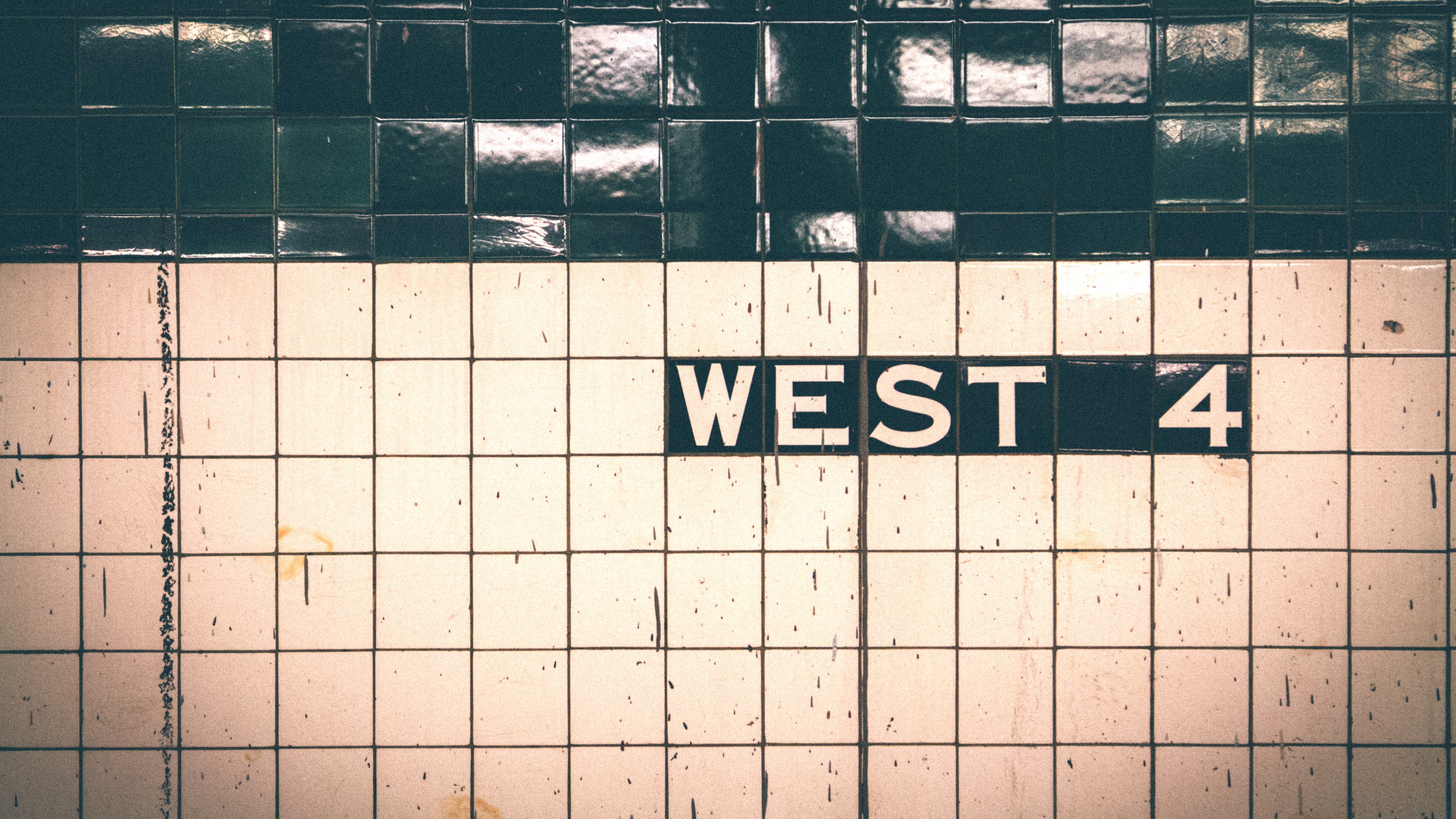 Slashed body found at Greenwich Village subway station