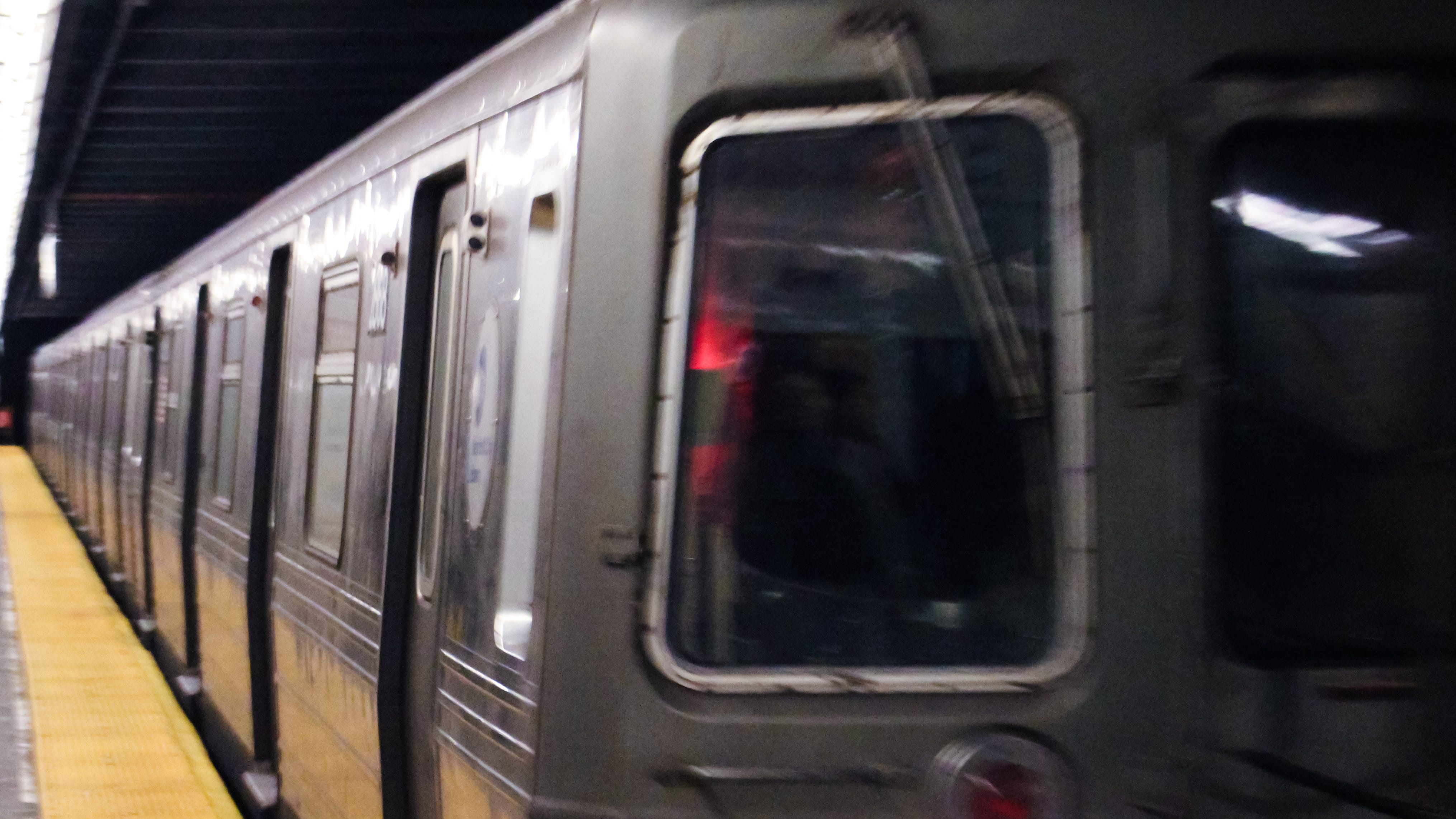 Men slash each other in melee aboard Lower Manhattan subway train