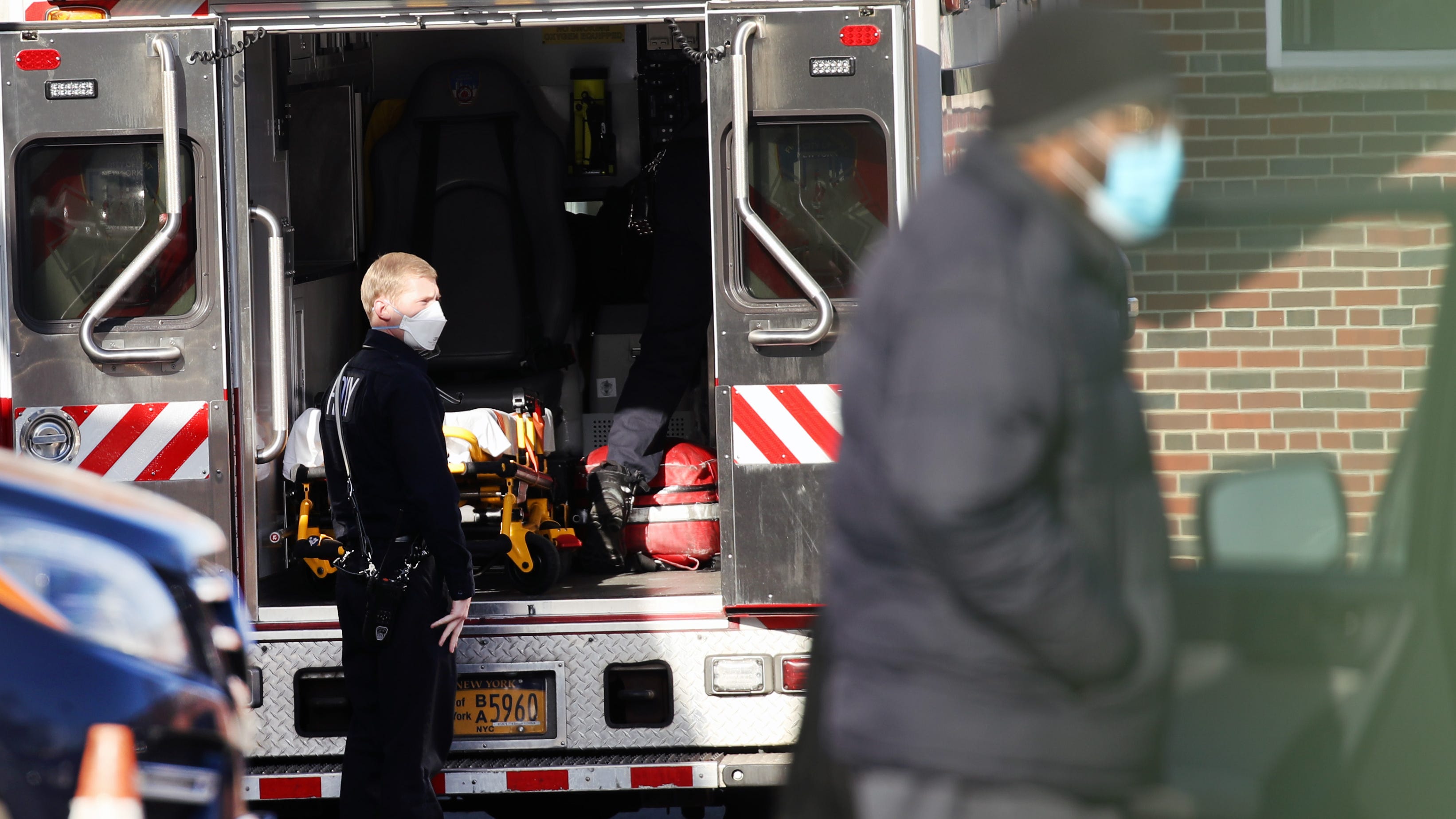 US coronavirus death toll surpasses 500,000